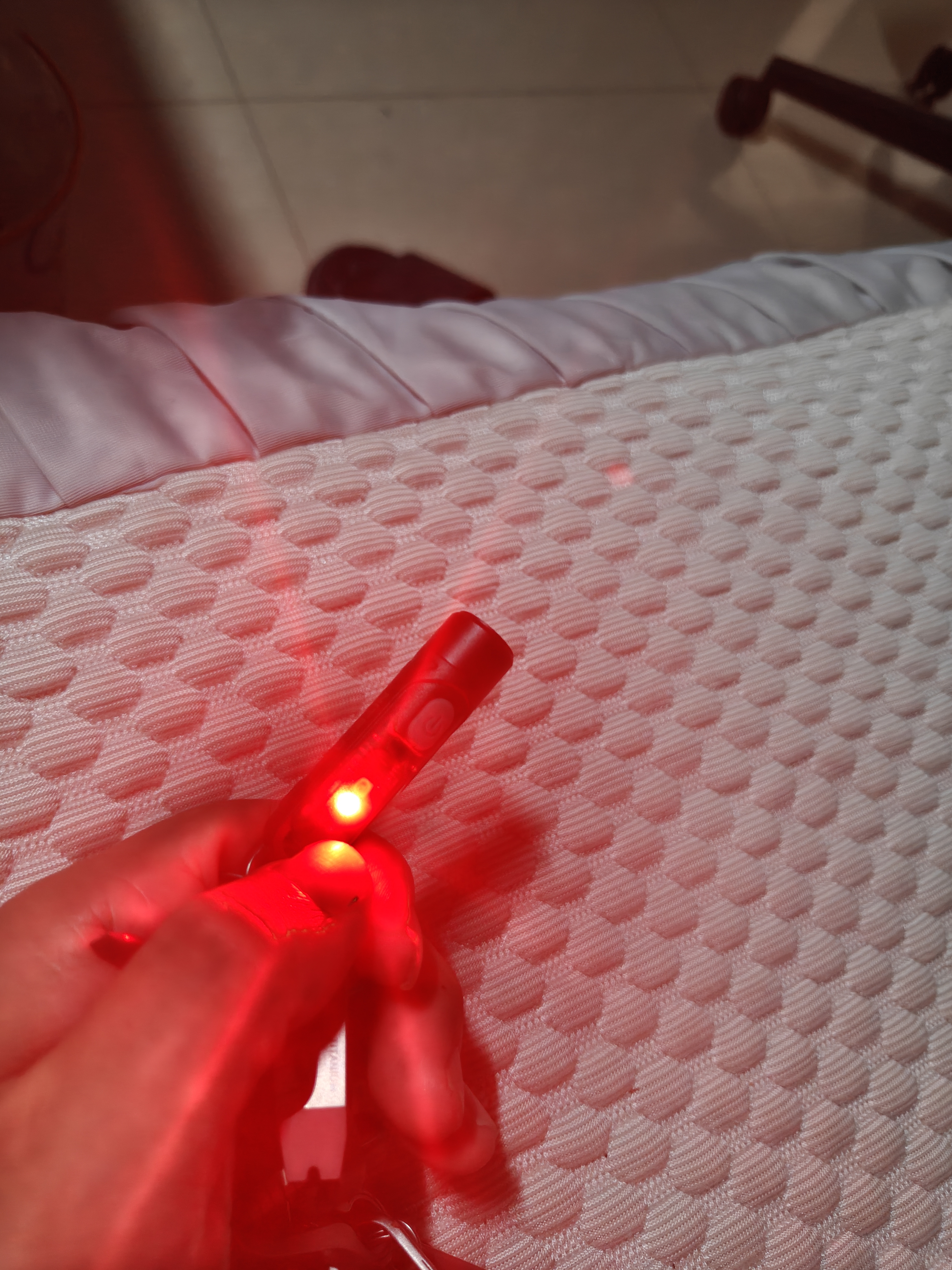 奈特科尔（NITECORE）迷你手电筒 TIKI 口袋灯 充电强光超亮EDC便携小钥匙扣 紫外线灯 TIKI LE新升级【红灯+红蓝警闪】 实拍图