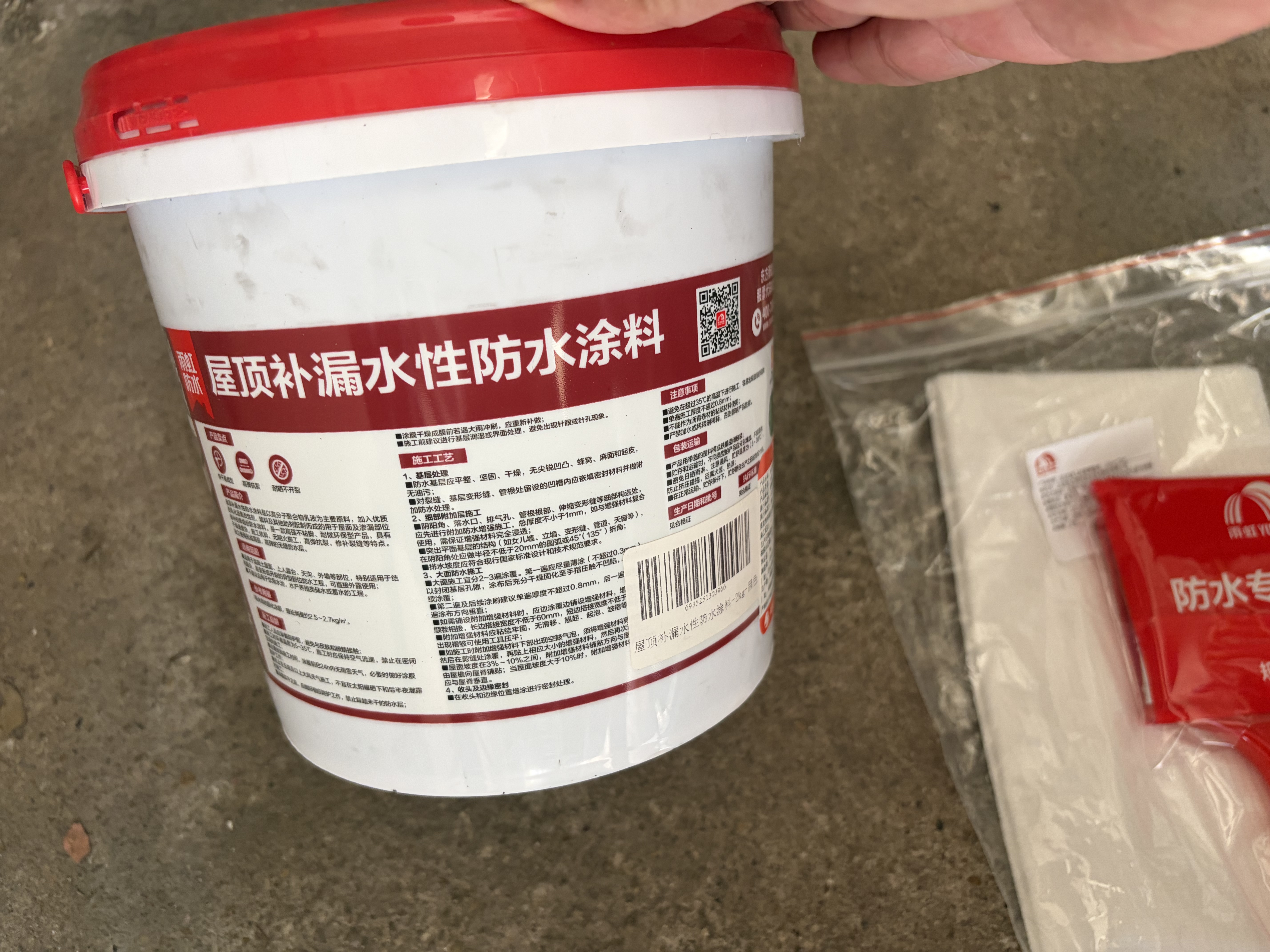 雨虹防水可外露水性沥青涂料 防水涂料屋顶 屋面防水补漏材料 黑色2KG 实拍图