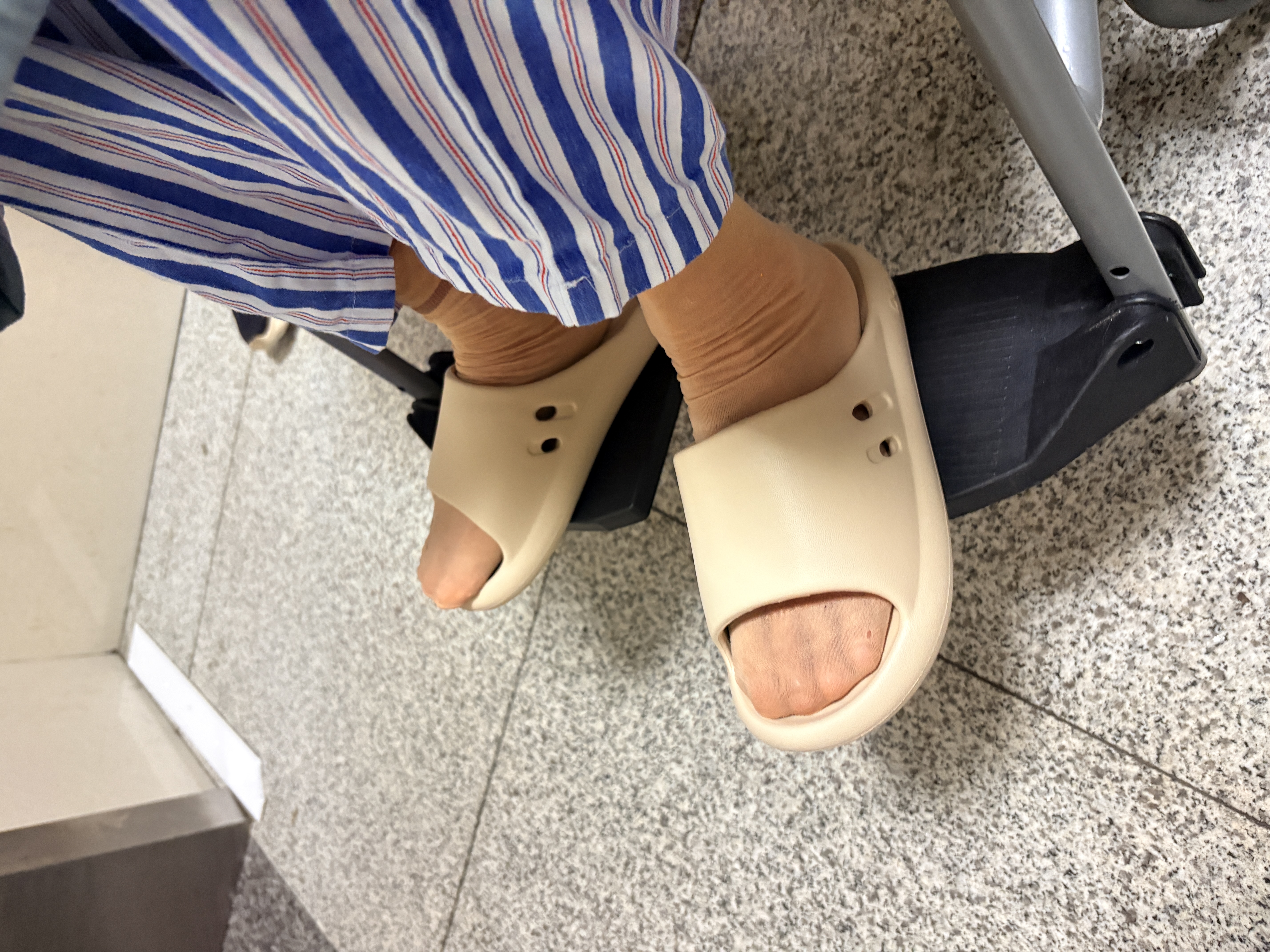 朴西胶囊凉拖鞋女家居室内轻便舒适浴室情侣四季拖鞋男 实拍图