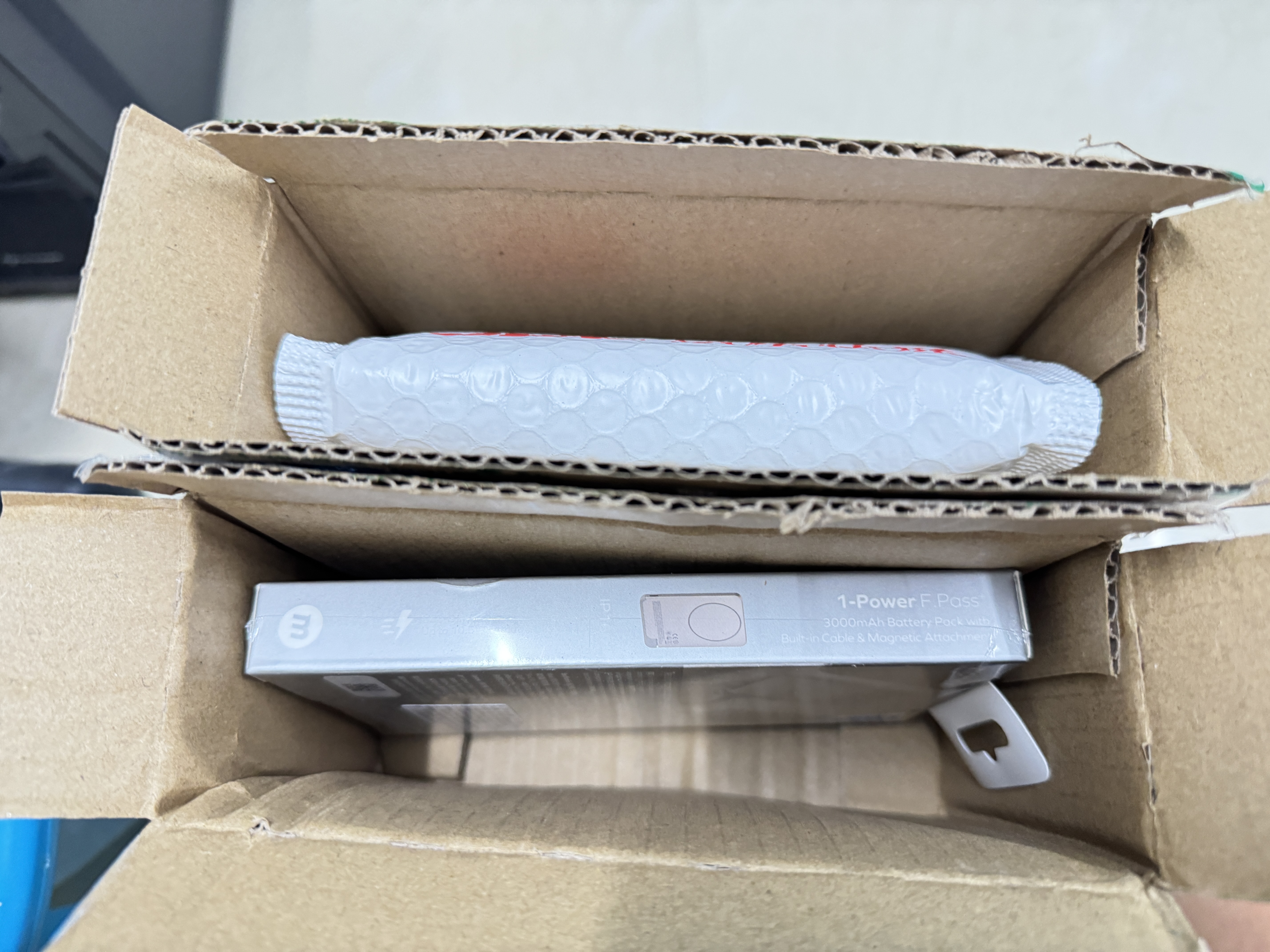 摩米士（MOMAX）7mm超薄自带线充电宝便携可上飞机可磁力吸附移动电源适用苹果iPhone18proamx/Air华为小米手机 实拍图