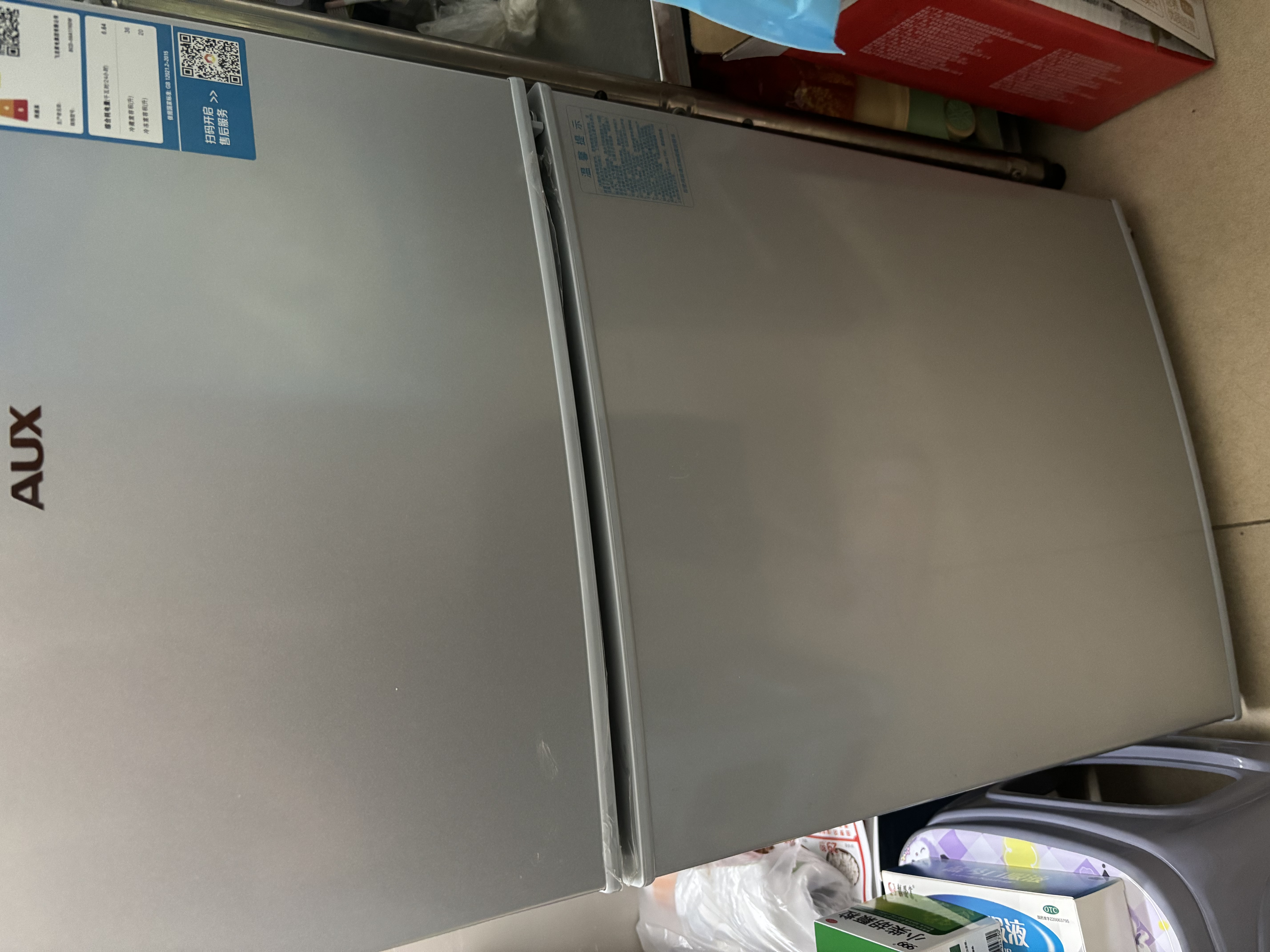 奥克斯家用双门迷你小型冰箱 冷藏冷冻保鲜小冰箱 宿舍租房节能电冰箱 【本店精选】176银【高效保鲜 铜管速冷】56L 实拍图