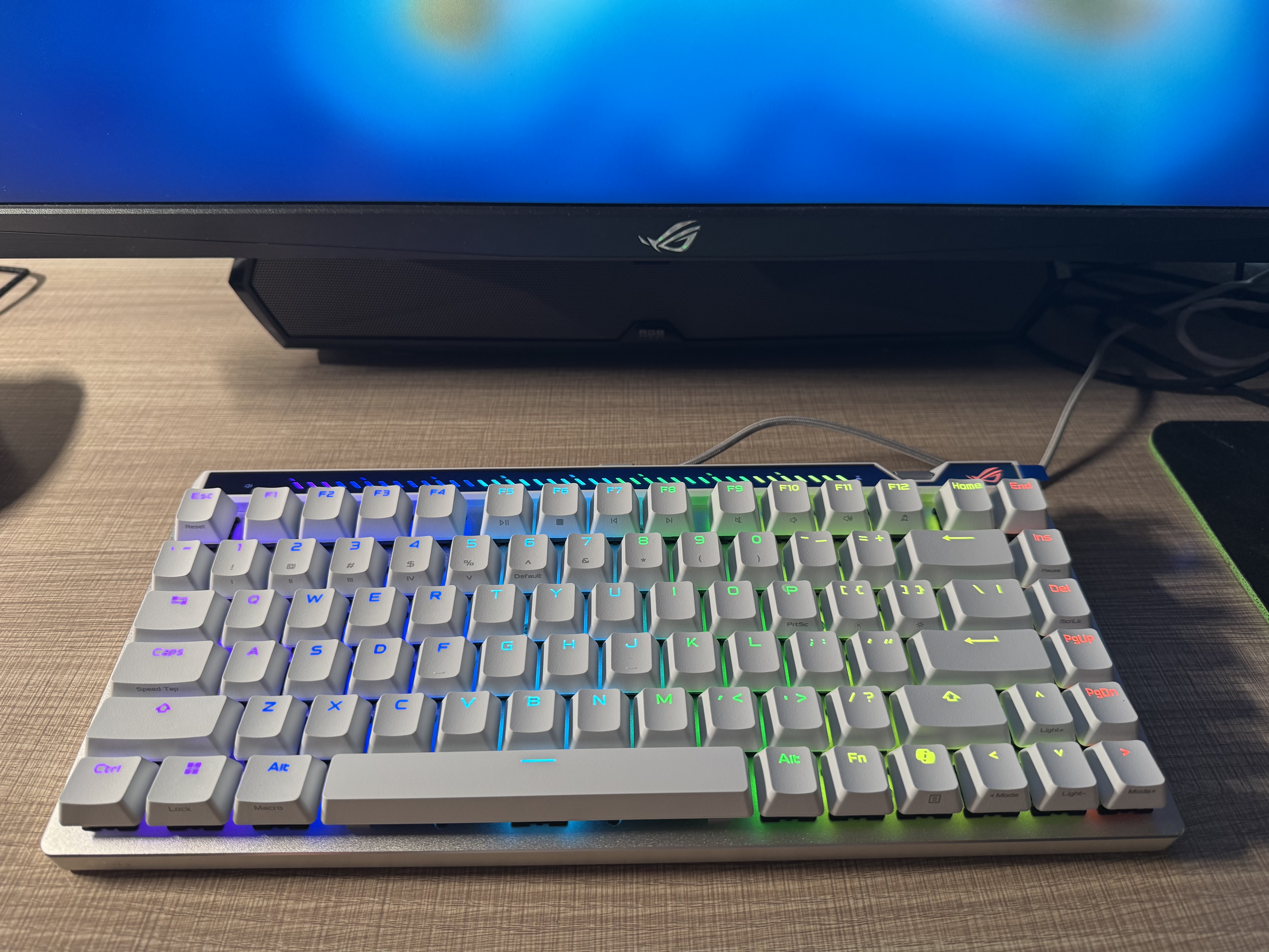 ROG魔导士Ace 75HE 有线游戏键盘 磁轴键盘 HFX V2磁轴RT0.01电竞机械键盘 小蜜蜂冠军战队同款 白色 实拍图