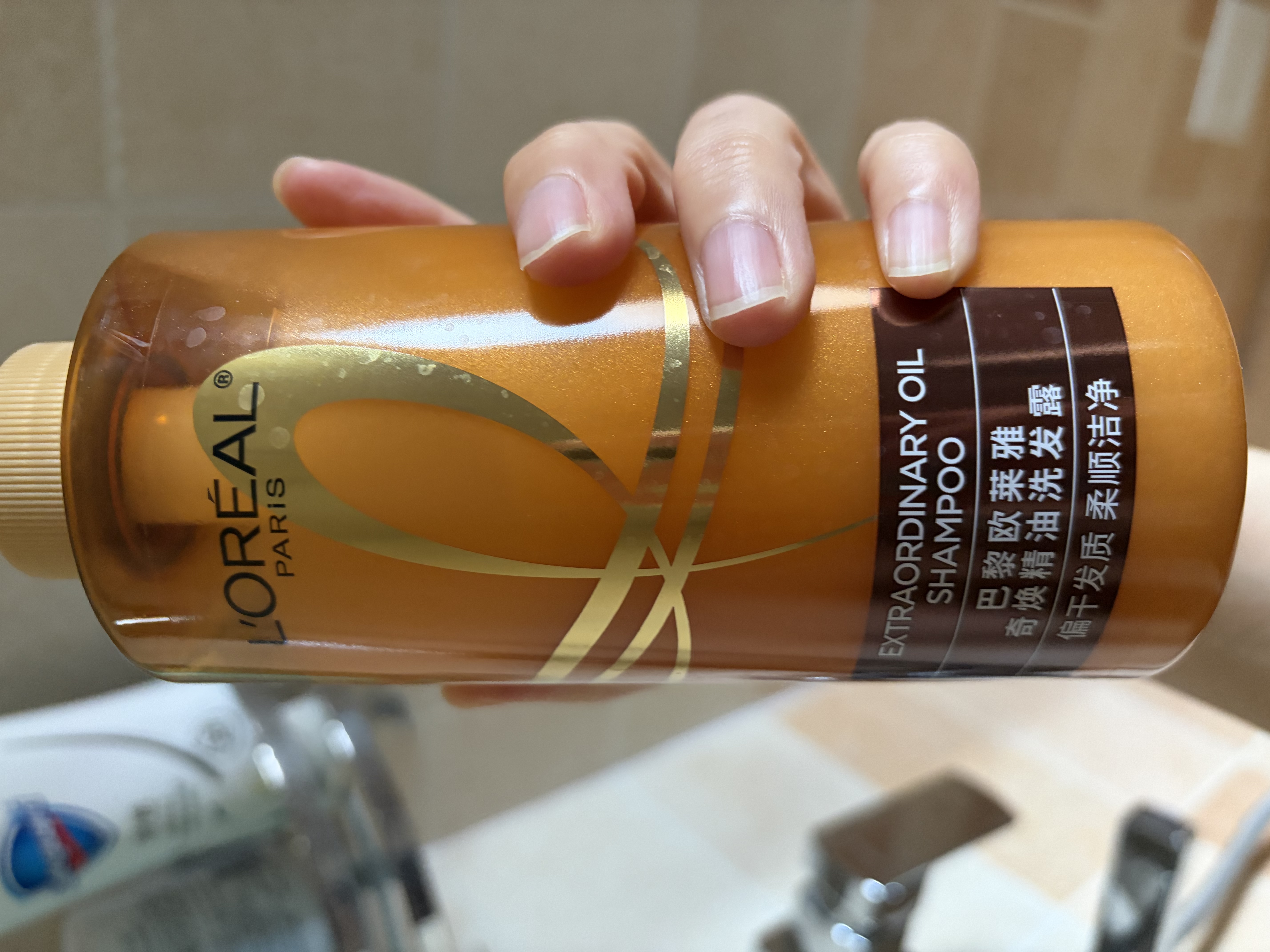 欧莱雅奇焕炫亮精油洗发水大金瓶洗发露440ml(适合干枯毛躁发质) 实拍图