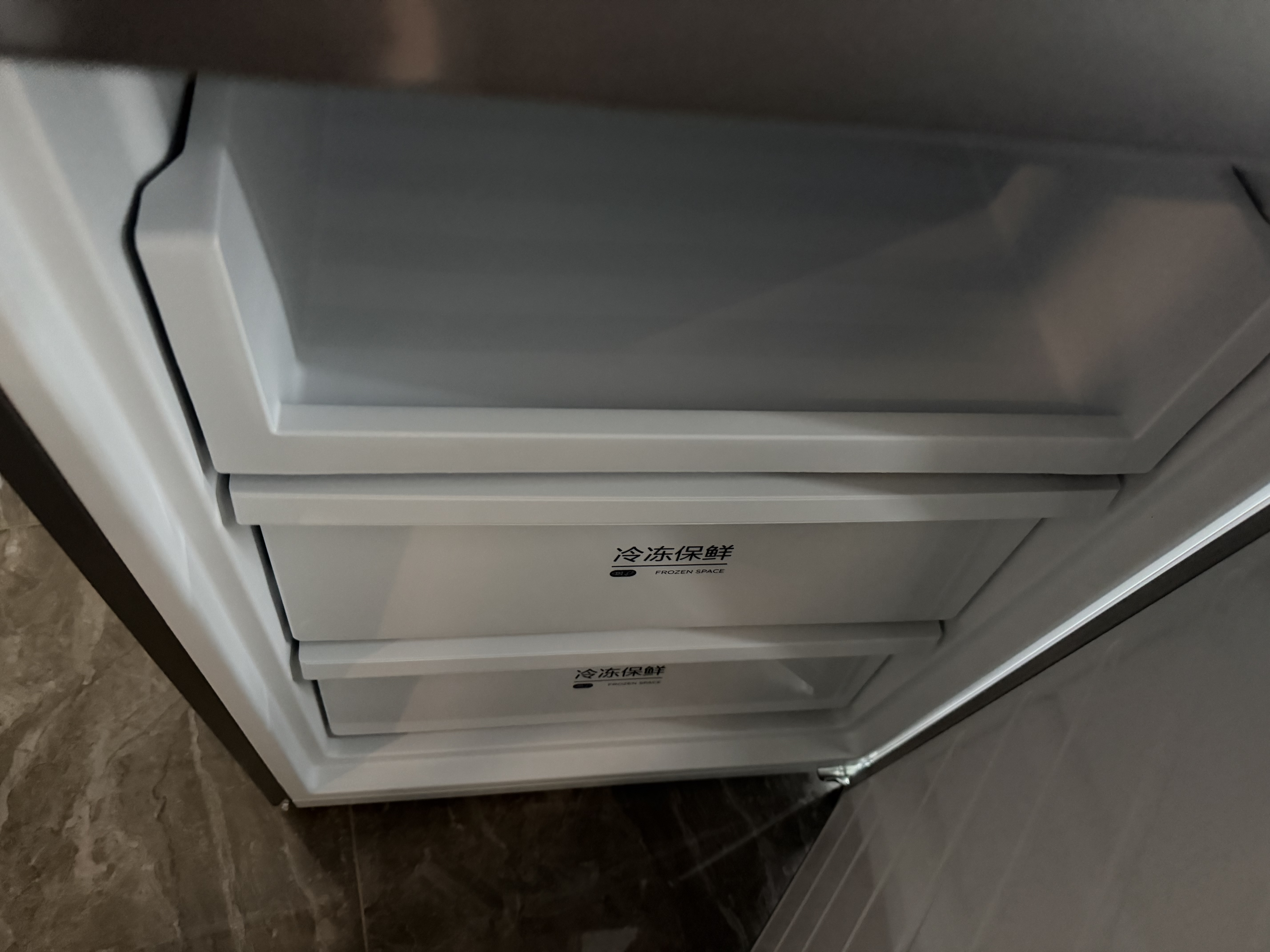 美的241升三门冰箱灰色小型风冷家用变频租房小冰箱新国标真一级MR-249WTPE以旧换新国家补贴 实拍图