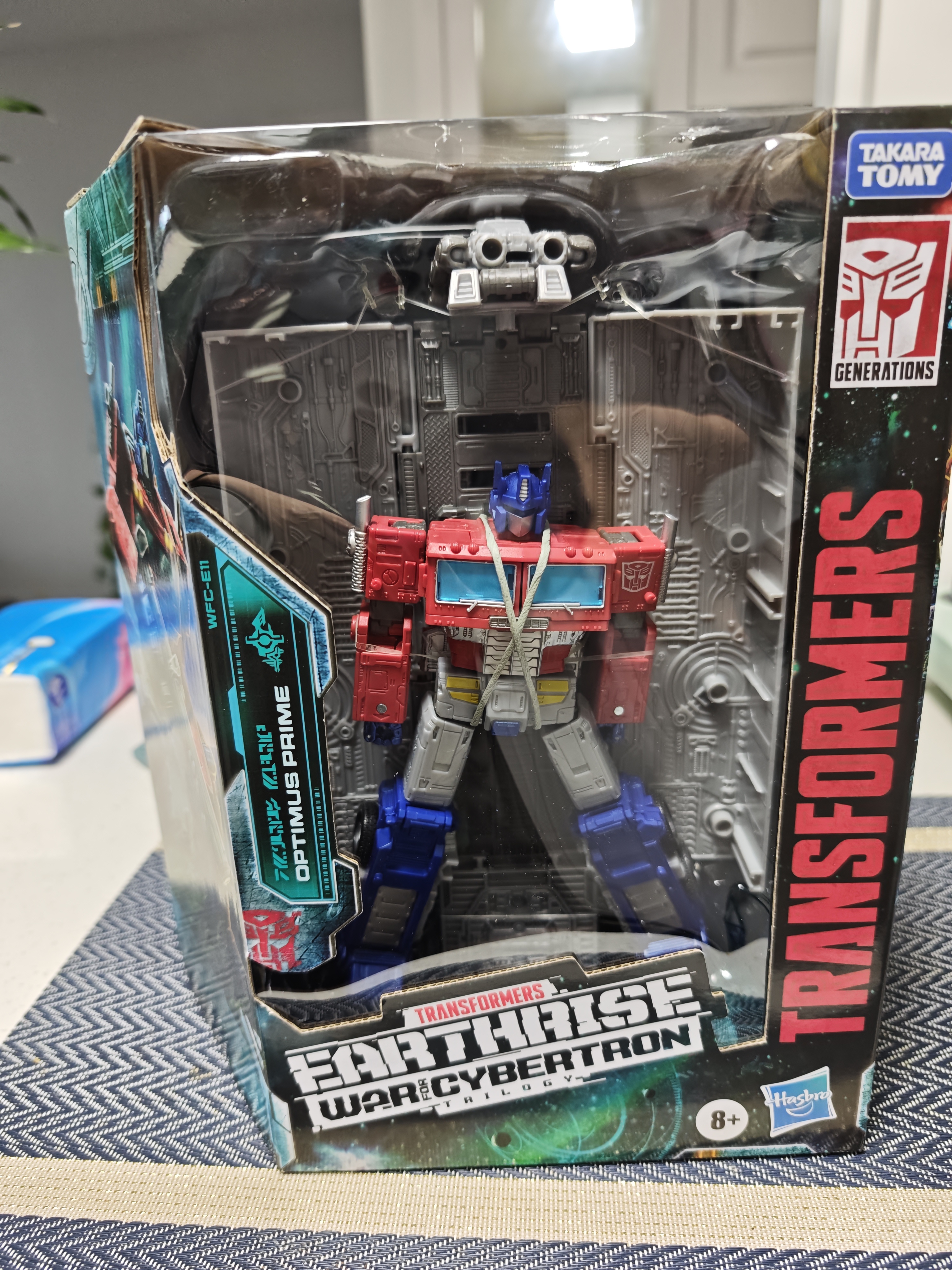 变形金刚（Transformers）儿童男孩玩具模型礼物《塞伯坦之战：地出》领袖级擎天柱E7166 实拍图