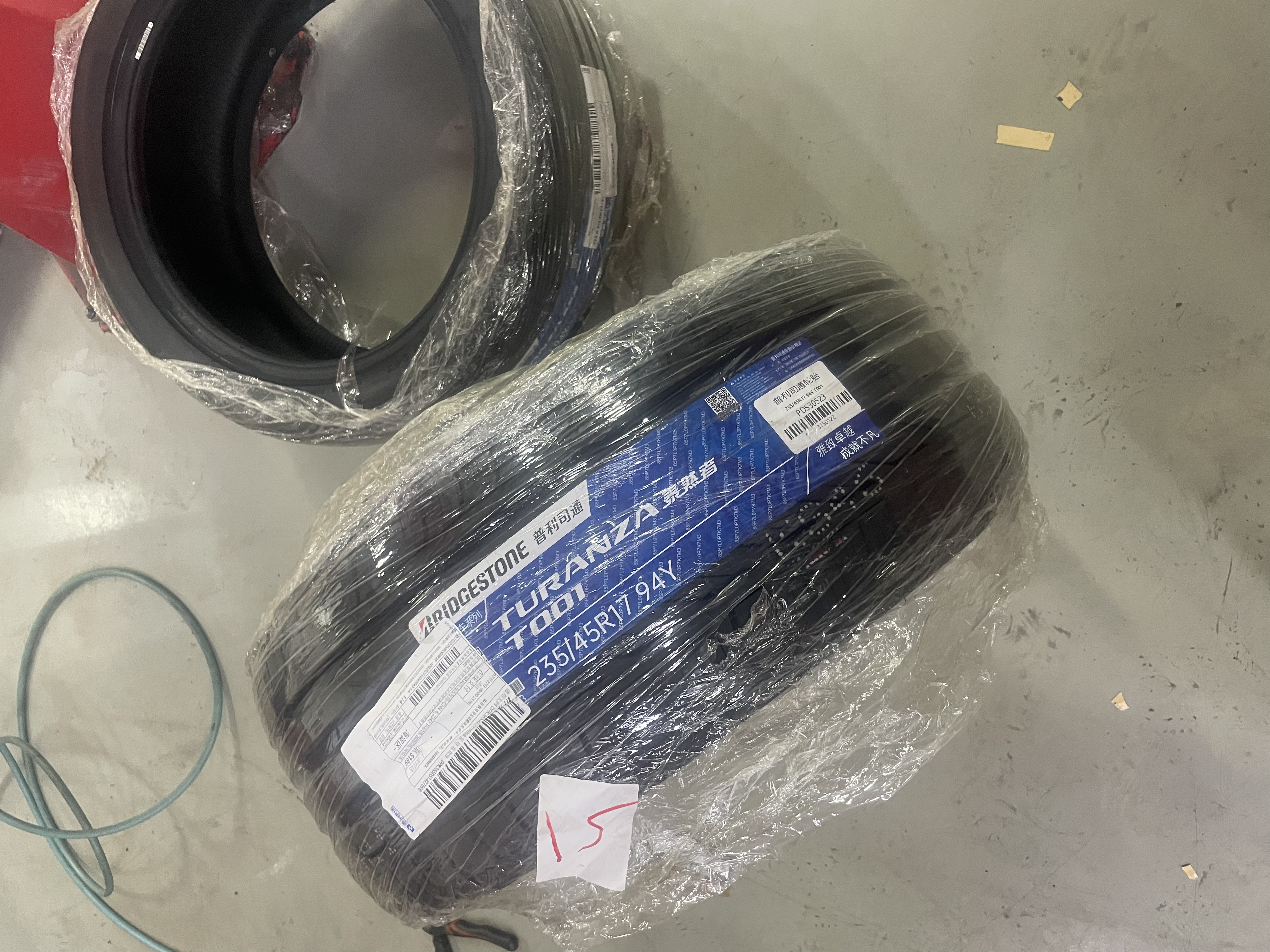 普利司通（Bridgestone）汽车轮胎 235/45R17 94Y T001 适配A4/迈腾/CC/蒙迪欧/绅宝/尚酷 实拍图