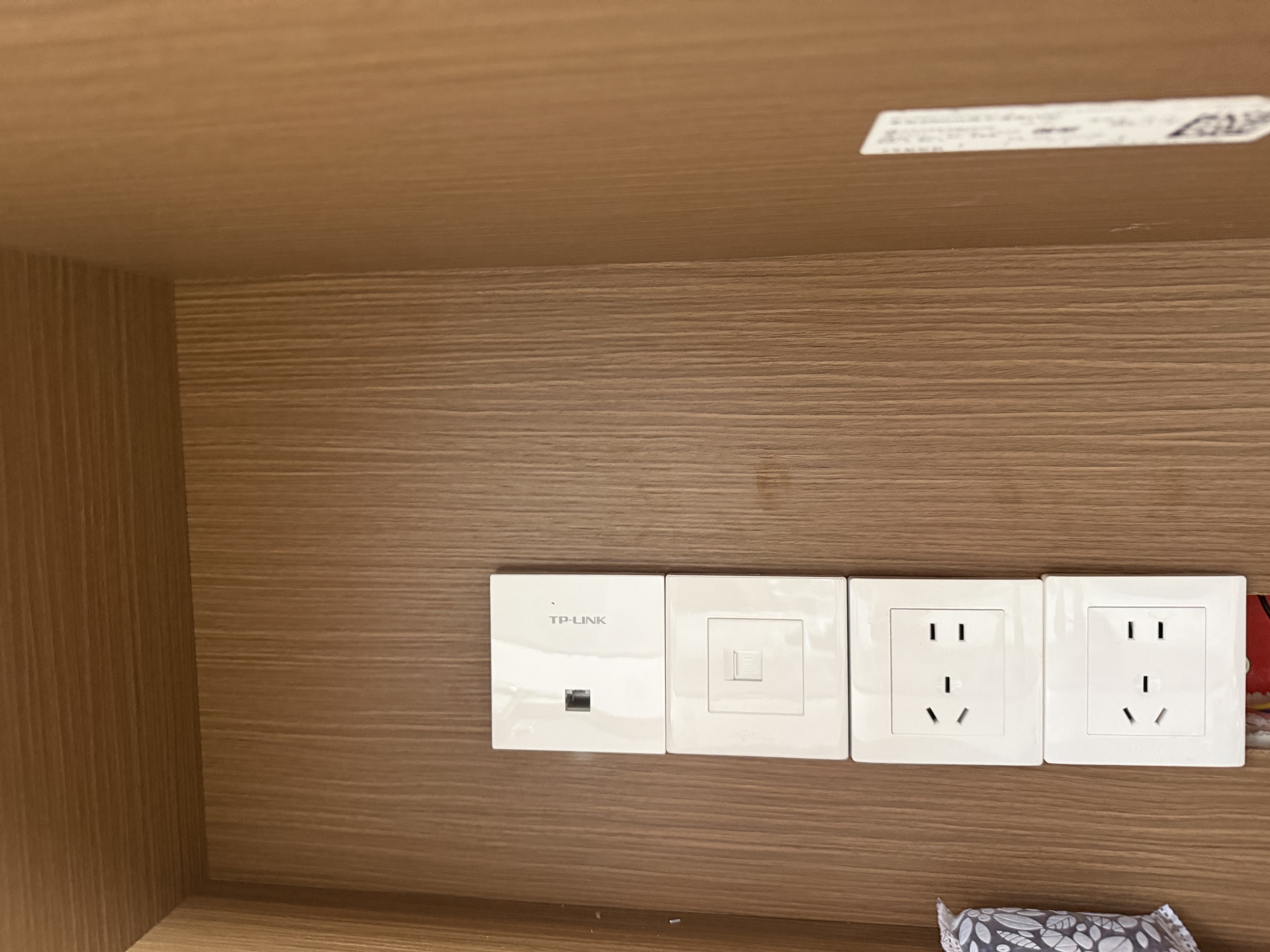 普联（TP-LINK）AX3000M全屋WiFi6套装千兆双频无线AP面板ac+ap套装POE路由器全屋面板 套餐四（5口千兆AC路由器*1+白色面板AP*4） 实拍图