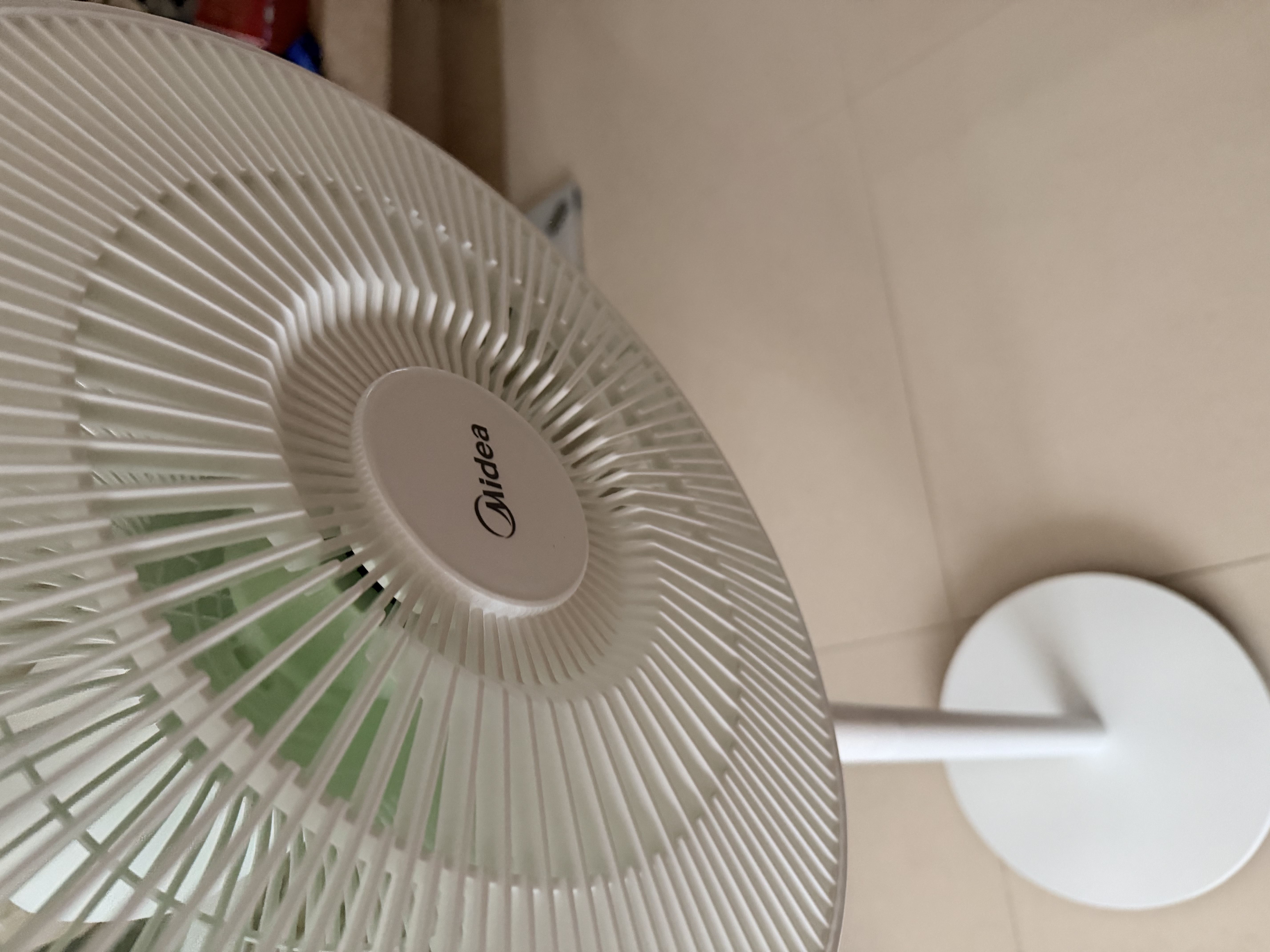 美的（Midea）幸运草安睡风扇直流变频电风扇落地扇四叶草一级能效轻音省电桌面台式立式两用电扇家用节能扇 【直流变频轻音 五星舒适认证】遥控 SDH30RX 实拍图