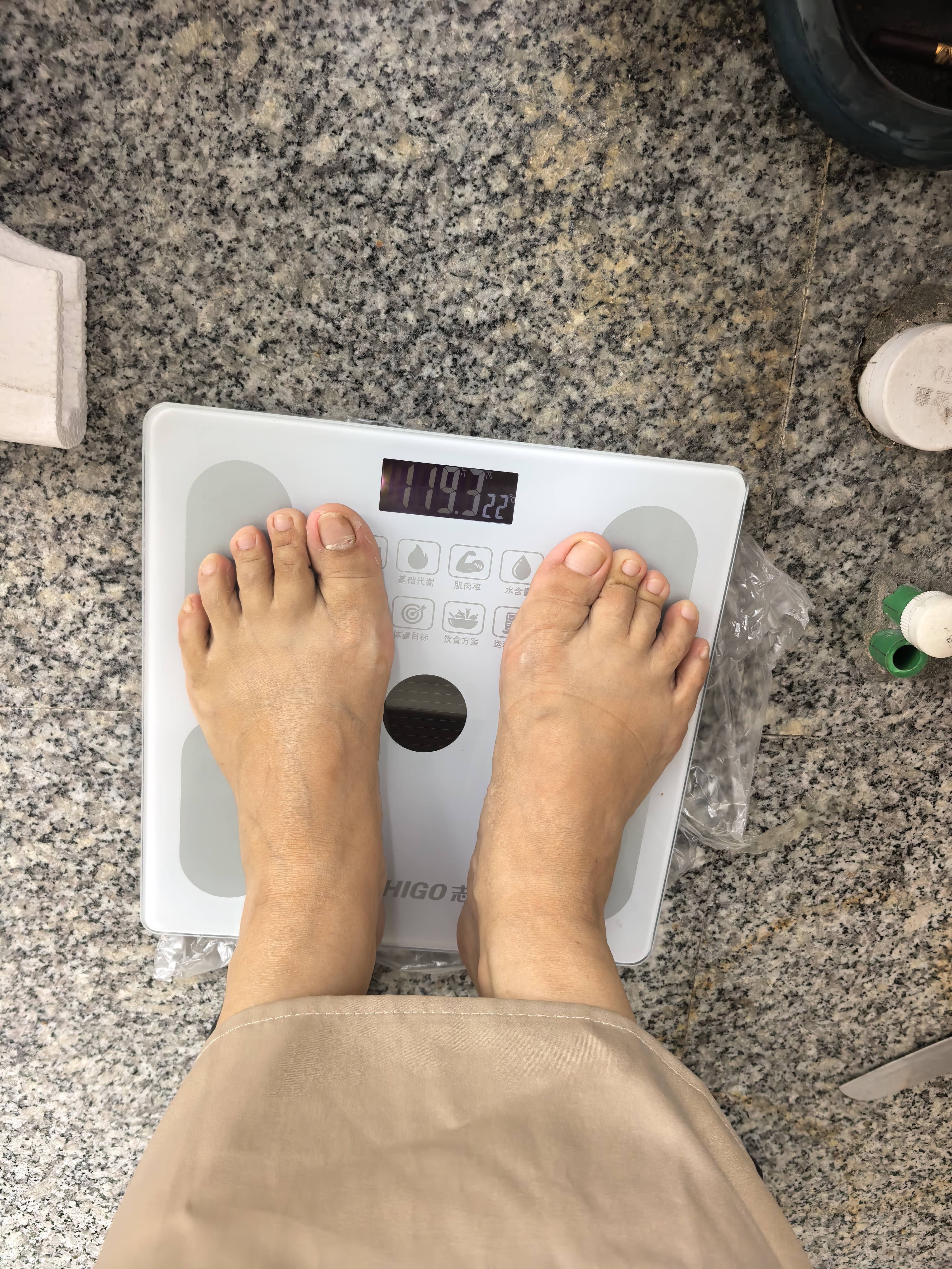 志高(CHIGO)体脂秤光能电子秤称体重秤减肥专用智能精准体重宿舍家用减肥专用精准电子秤体重秤 大电极体脂秤【光能+充电双充】 实拍图