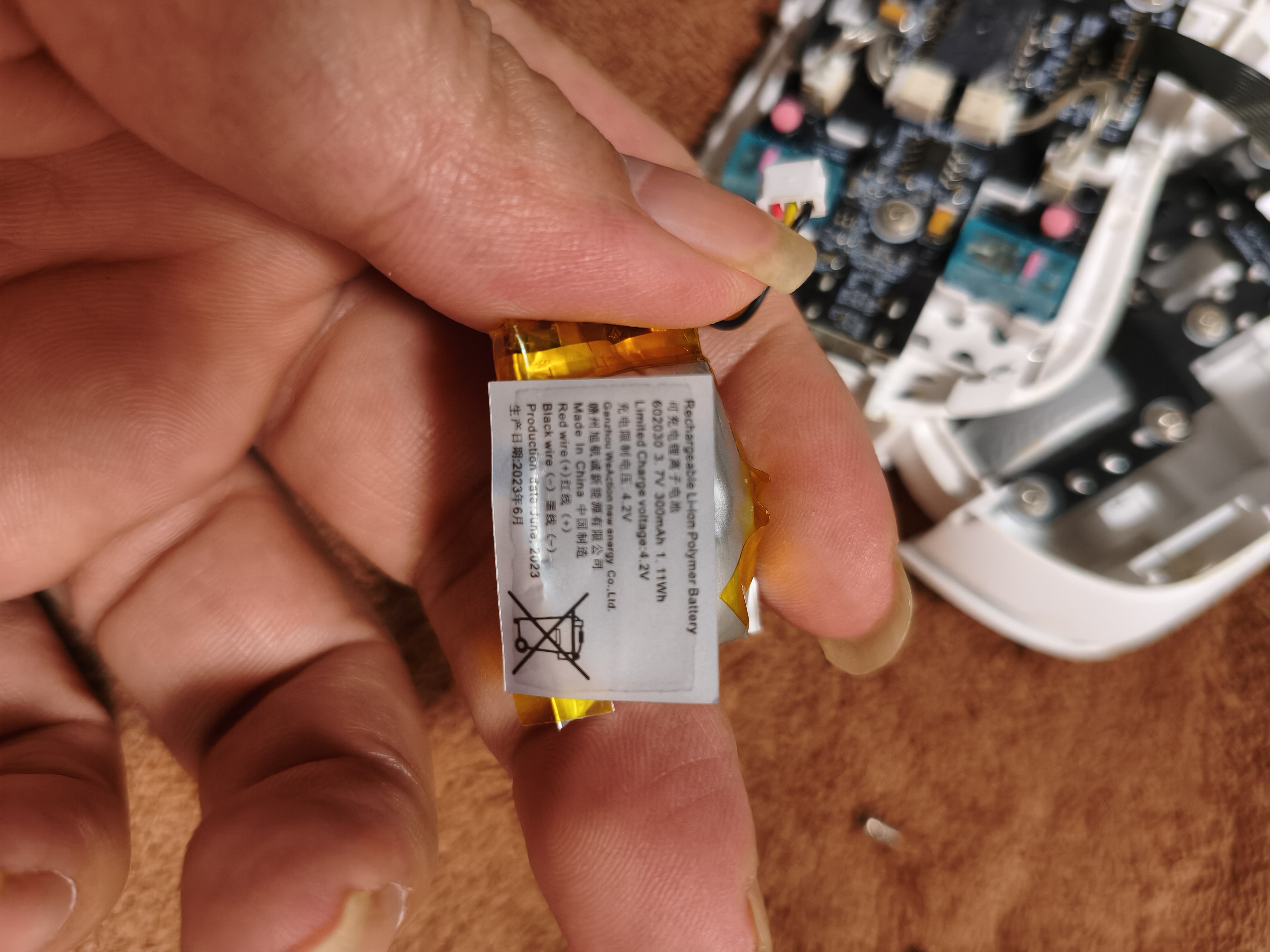 狼蛛（AULA）SC580SE/SC580pro无线蓝牙有线三模鼠标 10000DPI游戏鼠标 轻量化电竞鼠标电脑笔记本通用 月光白【防滑贴+鼠标垫】 实拍图