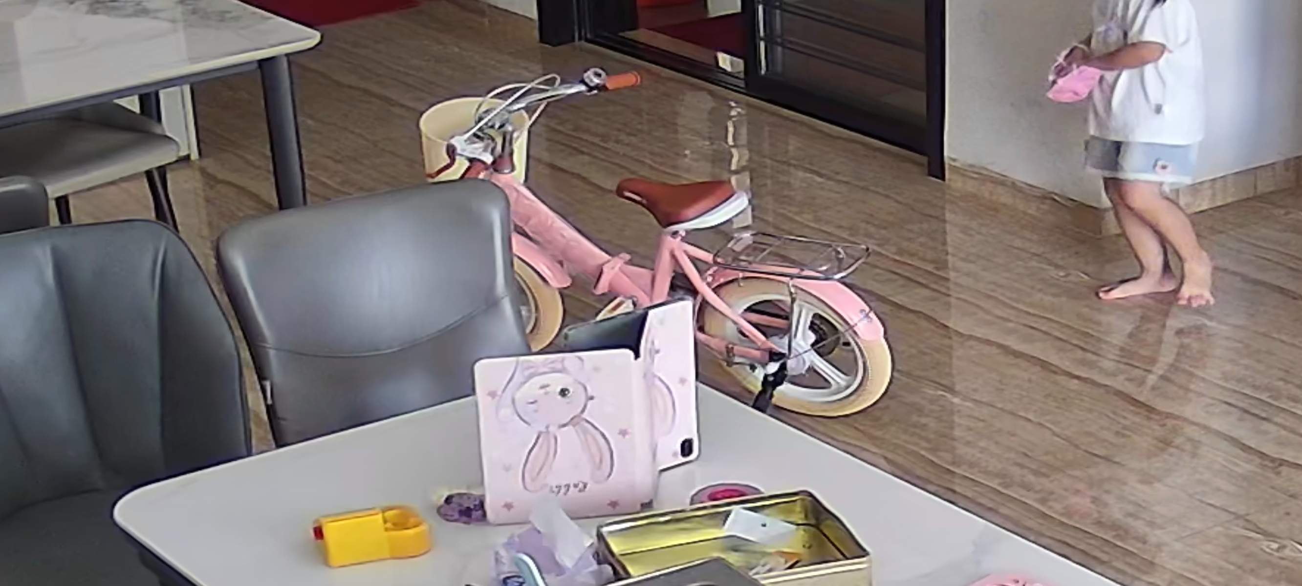 永久（FOREVER）儿童自行车儿童3-6岁1-3岁带辅助轮超轻便男女生小孩可骑单车礼物 高配粉|一体轮+折叠+辅助轮+礼包 14寸|身高95-120cm 实拍图