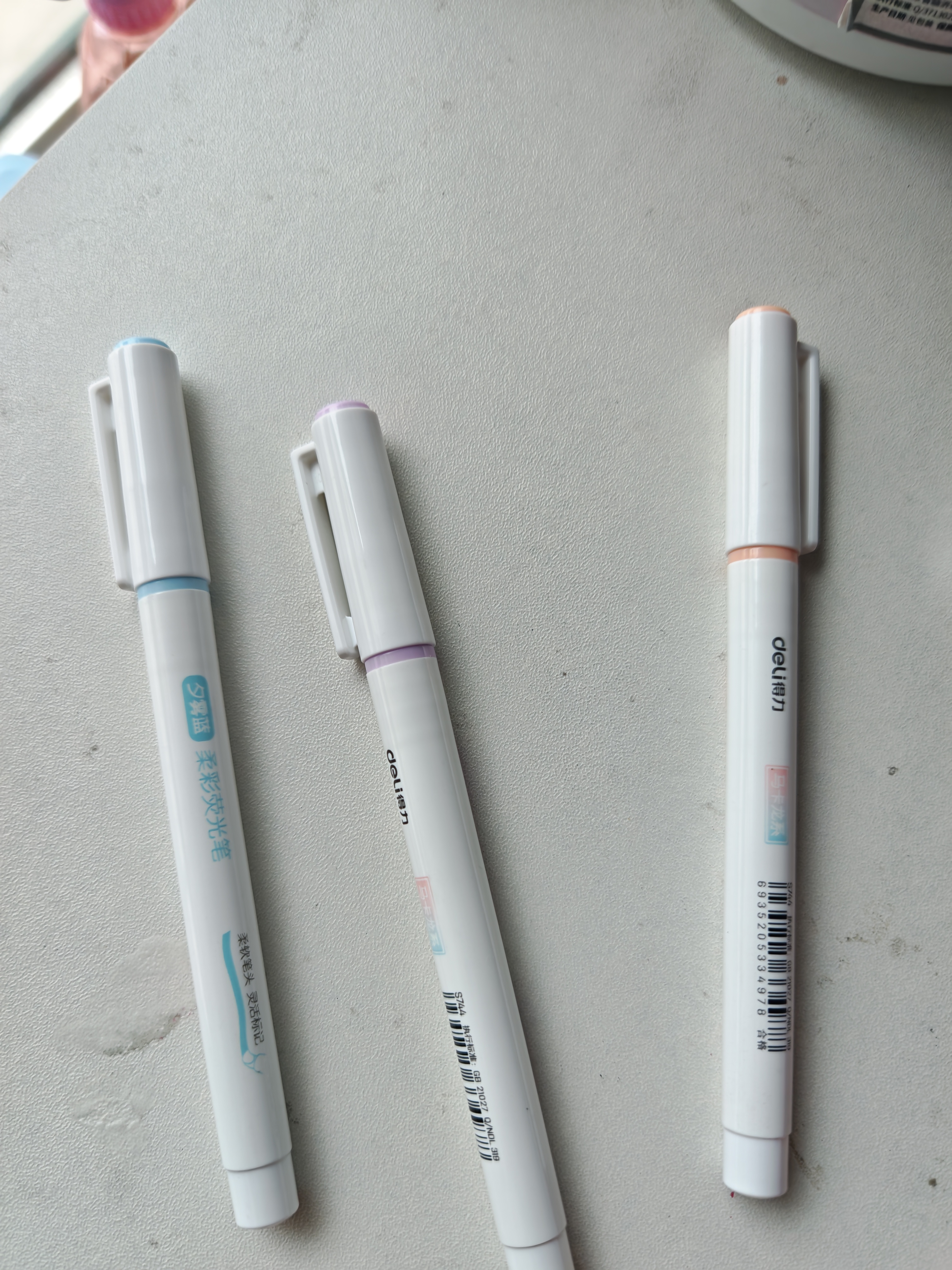 得力（deli）【开学必备】6色荧光笔套装 软头醒目手账水性记号笔标记笔 考试手账绘图可用 6支/盒 S744 实拍图