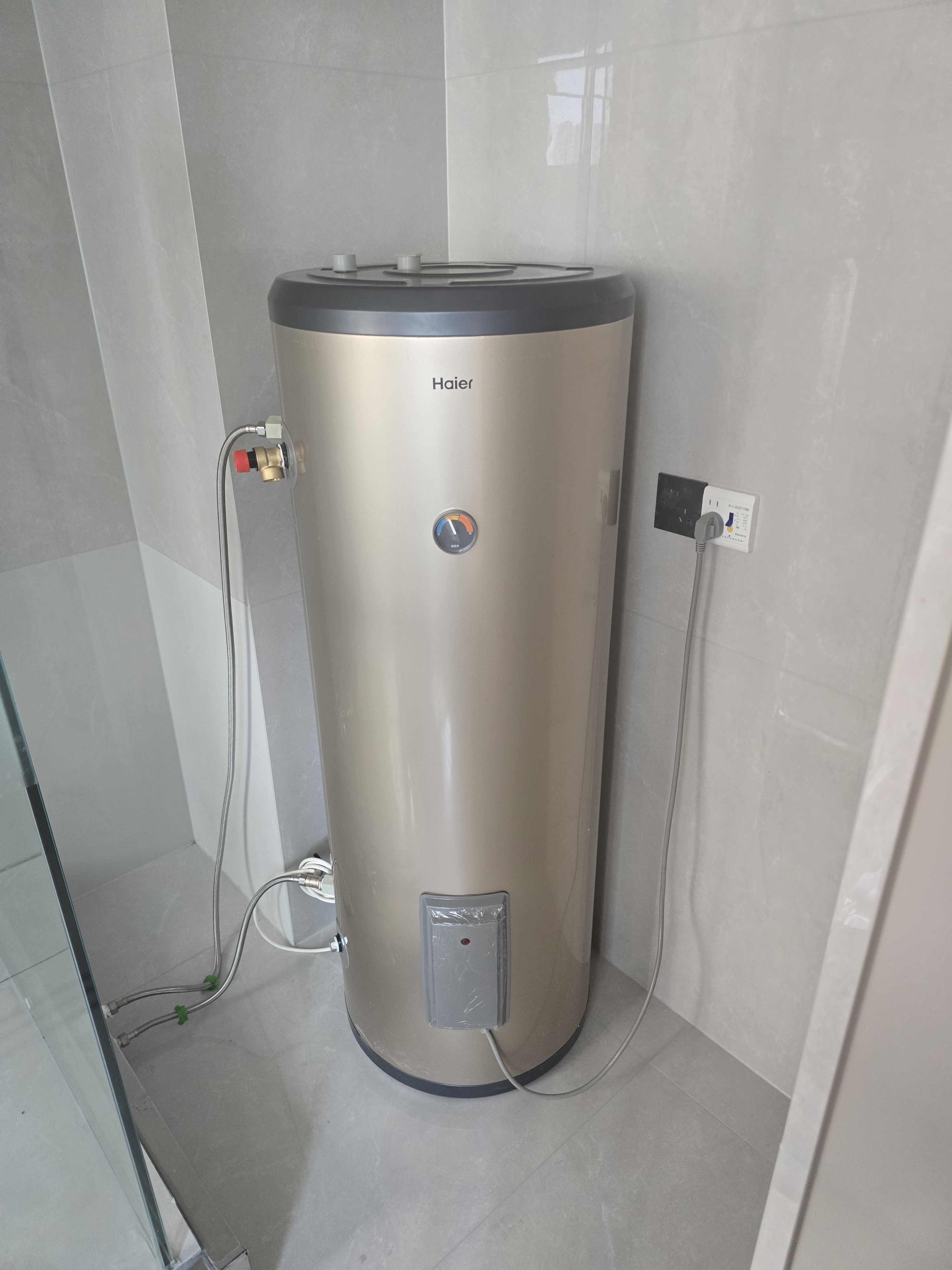 海尔（Haier）家用/商用3000W速热恒温电热水器立式大容量落地竖式储水式电热水器 中央储水电热水器 160升 3KW速热大水量 LC 实拍图