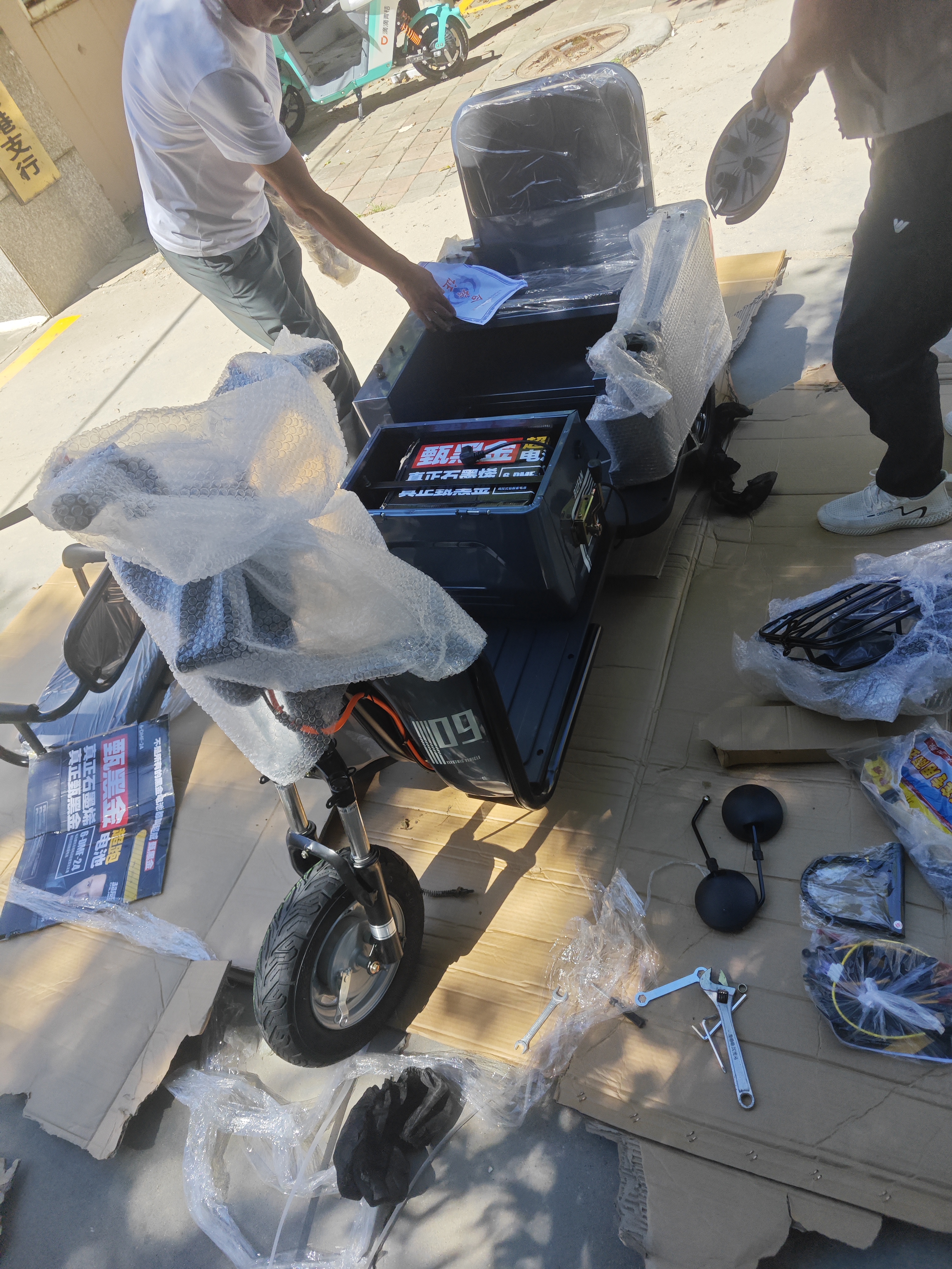步繁大功率老人电动三轮车家用小型代步车休闲电瓶车拉货爬坡王电动车 1000W72/24A约170里+超威石墨烯 实拍图