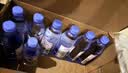 依云（evian）高端天然矿泉水 330ml*24硬瓶 法国原装进口饮用水 会议商务用水 实拍图