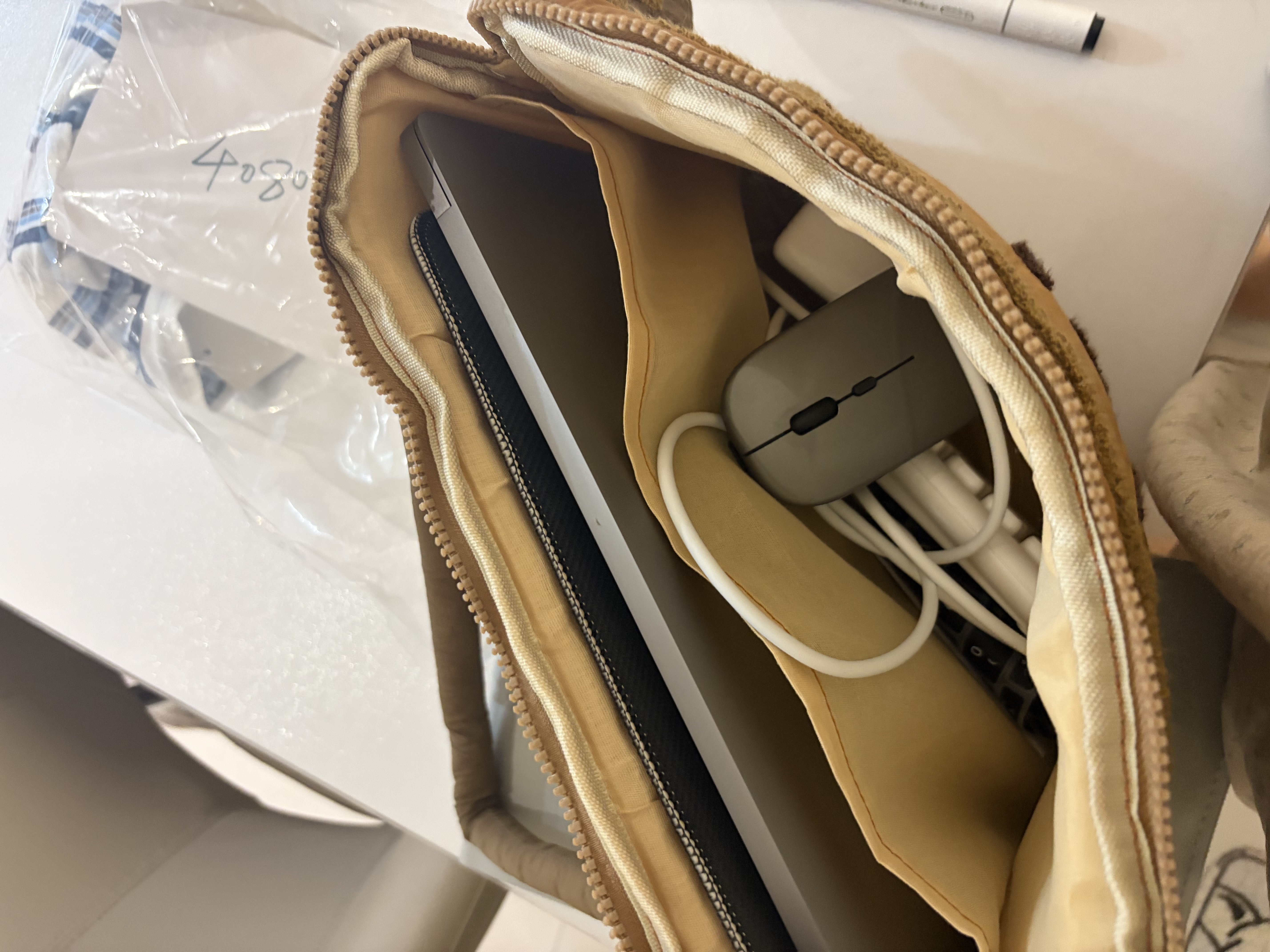 苹果（Apple） MacBook Pro/Air 二手苹果笔记本电脑 商务 办公 游戏 设计 剪辑 99新20款TJ2灰TK2银i3-8G256G 实拍图