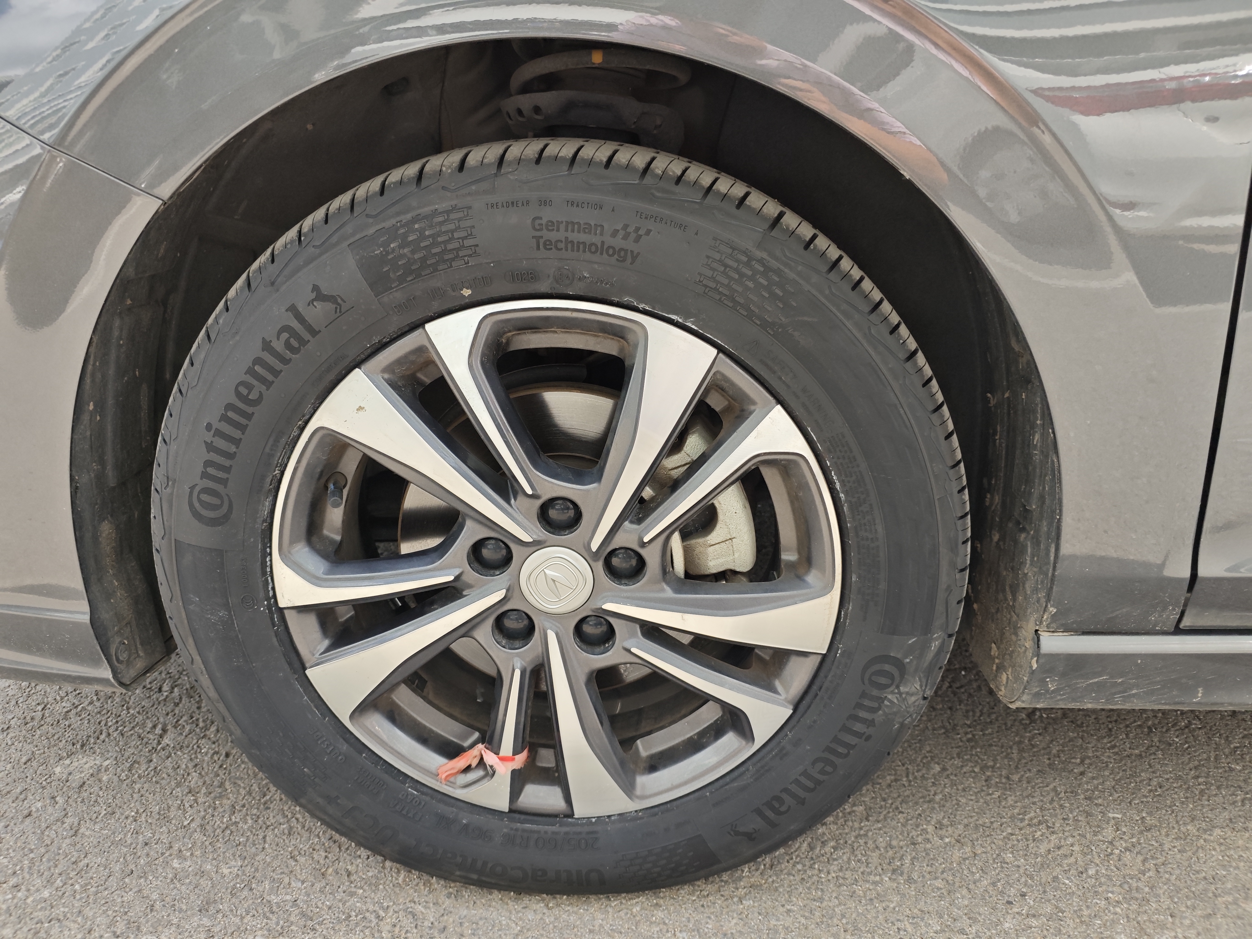 马牌（Continental）汽车轮胎205/60R16 96V XL FR UCJ+ 适配轩逸/新福克斯/速腾 实拍图