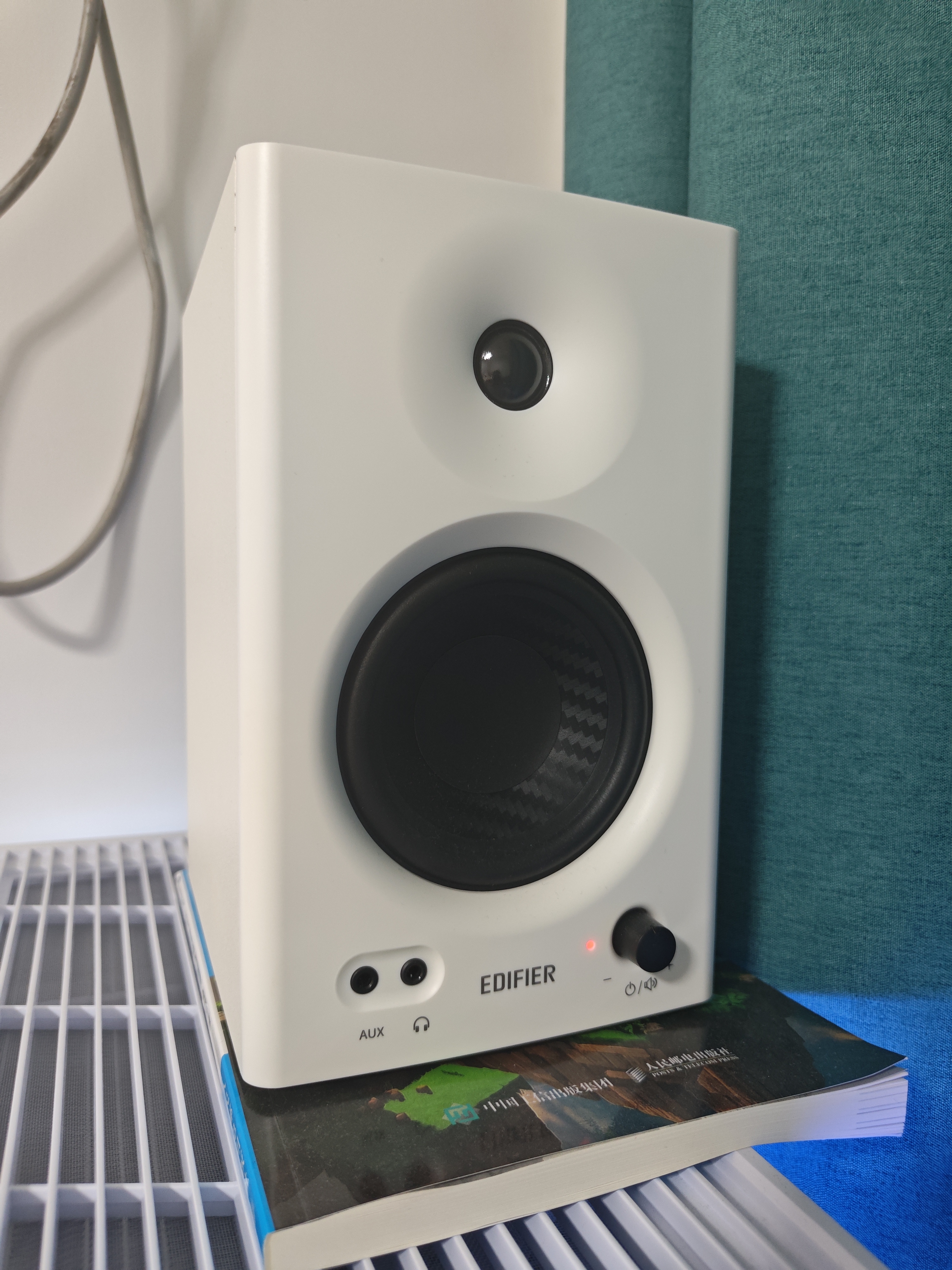 漫步者（EDIFIER）MR4 有源监听2.0音箱 高保真HIFI音质 多媒体电脑电视音响 桌面音响 白色 七夕情人节礼物 实拍图