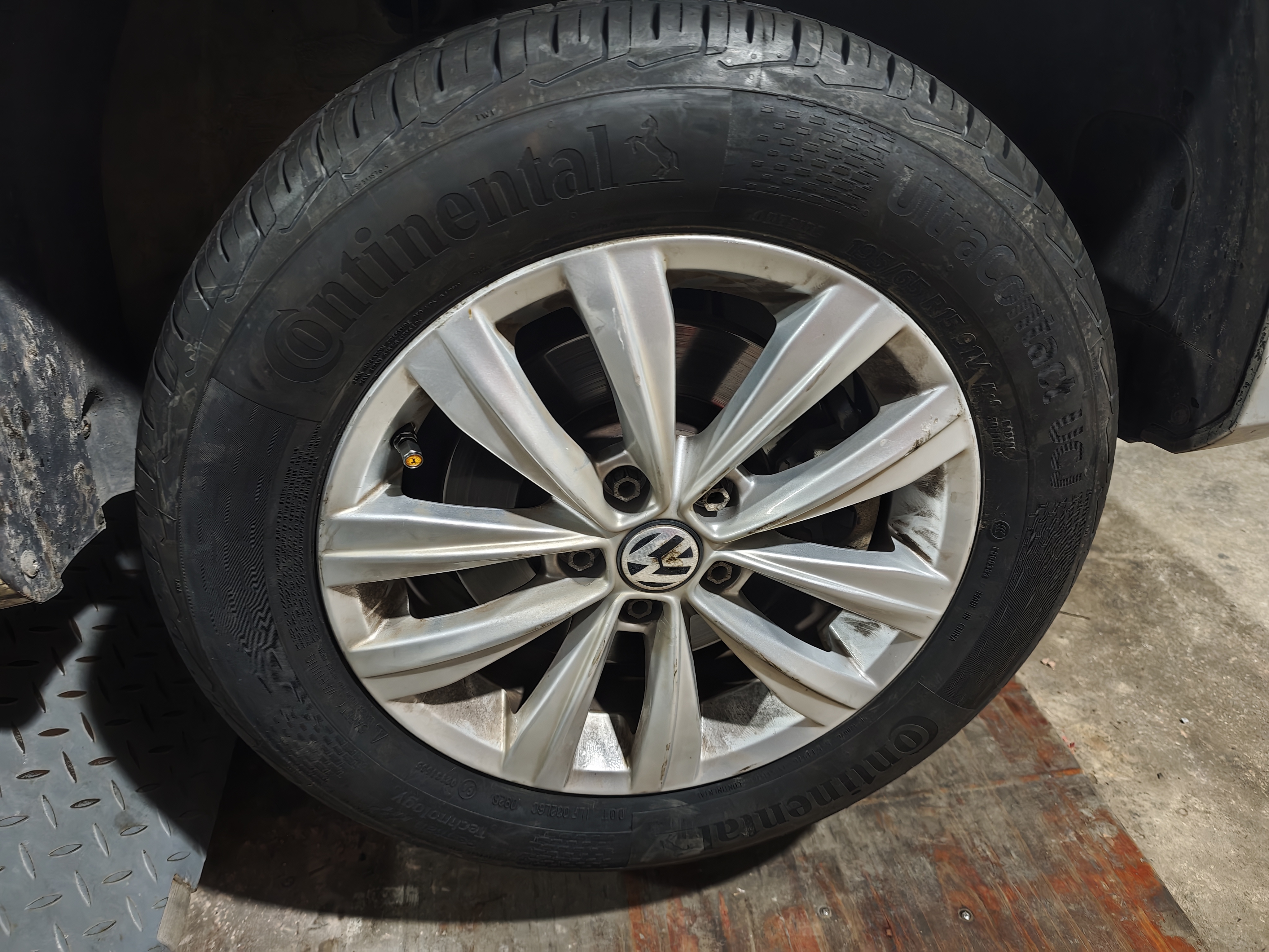 马牌（Continental）汽车轮胎 195/65R15 91V UCJ 适配丰田卡罗拉/雷凌大众朗逸/宝来 实拍图