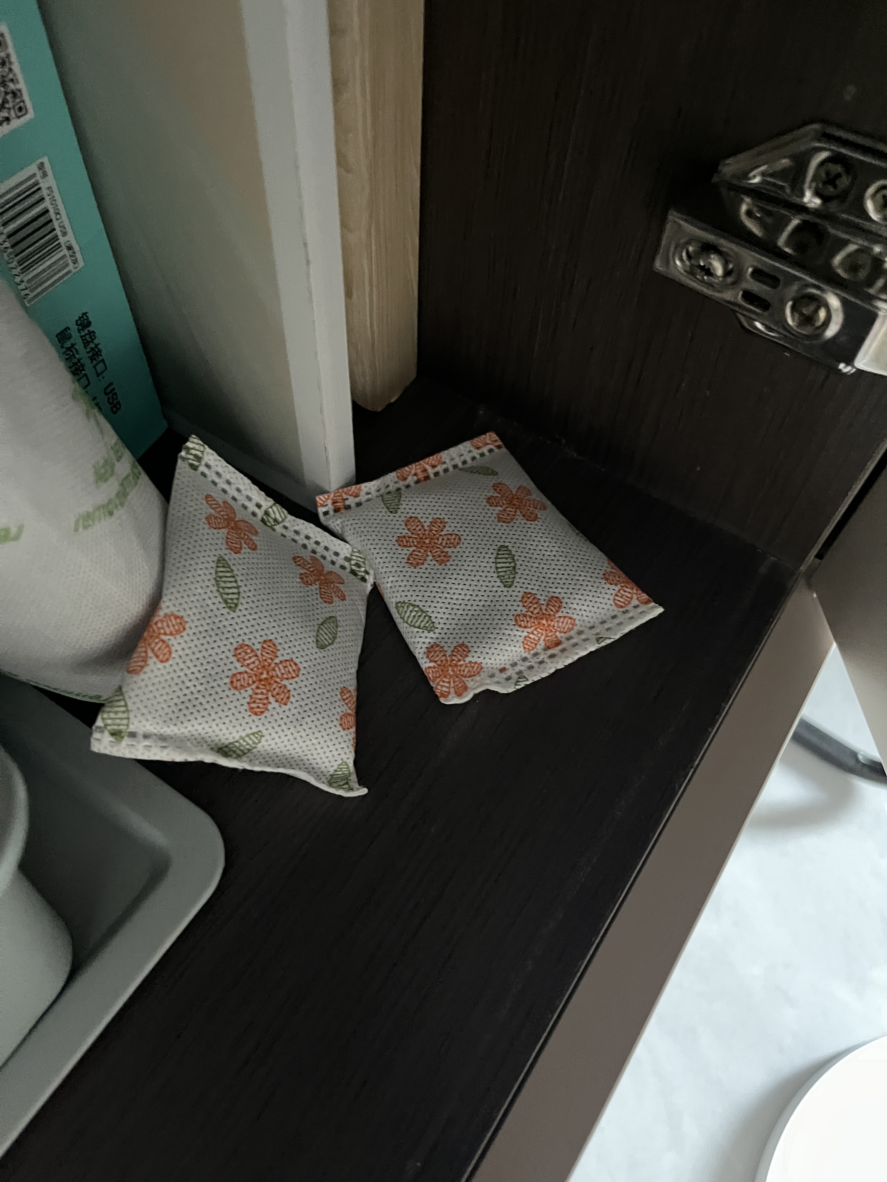 春风除湿活性炭干燥剂回南天防霉防潮衣柜鞋柜除湿剂室内吸潮袋60包 实拍图