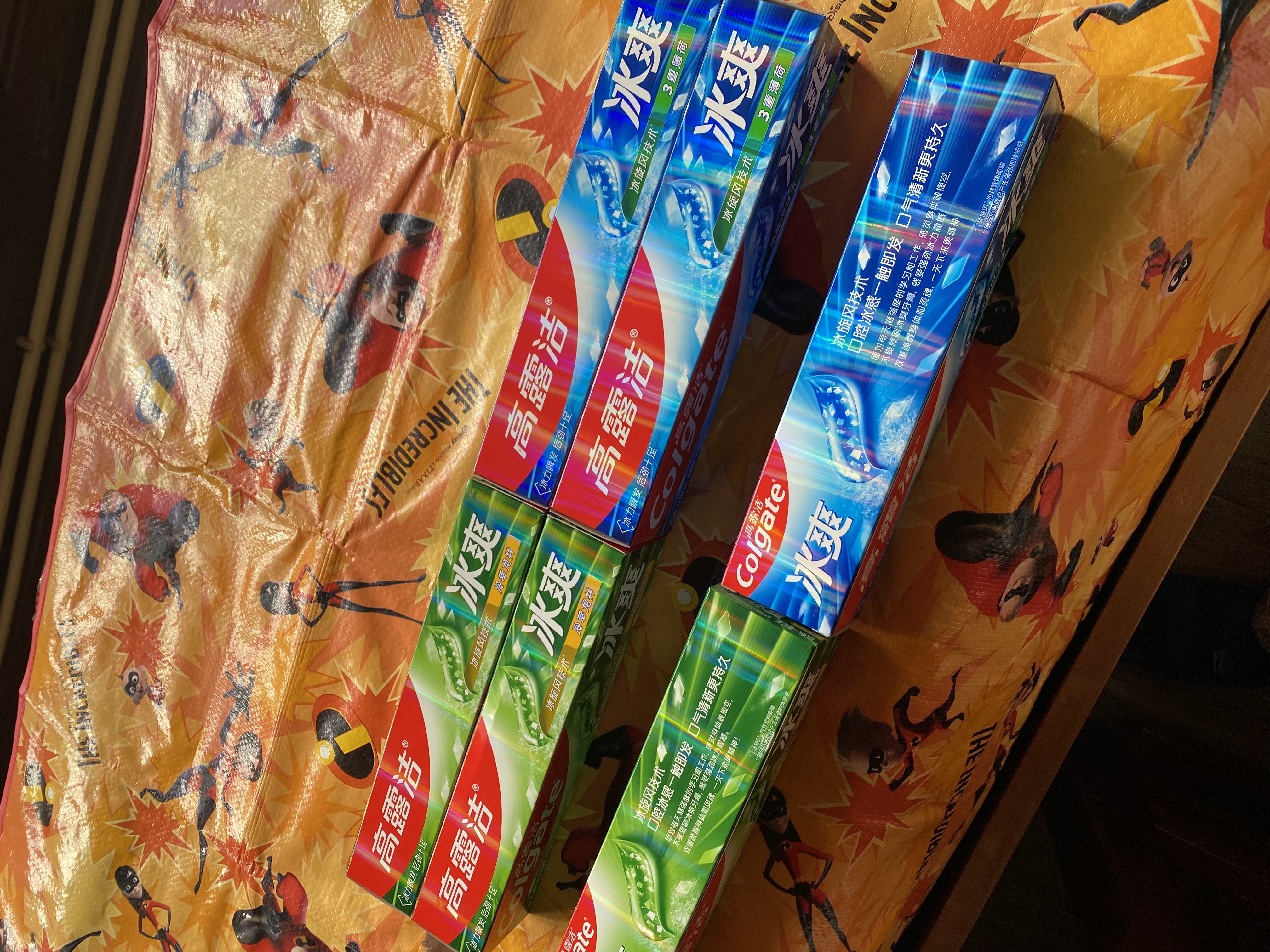 高露洁（Colgate）冰爽龙井青柠牙膏180g 10倍持久清凉清新口气除口臭成人牙膏含氟 实拍图