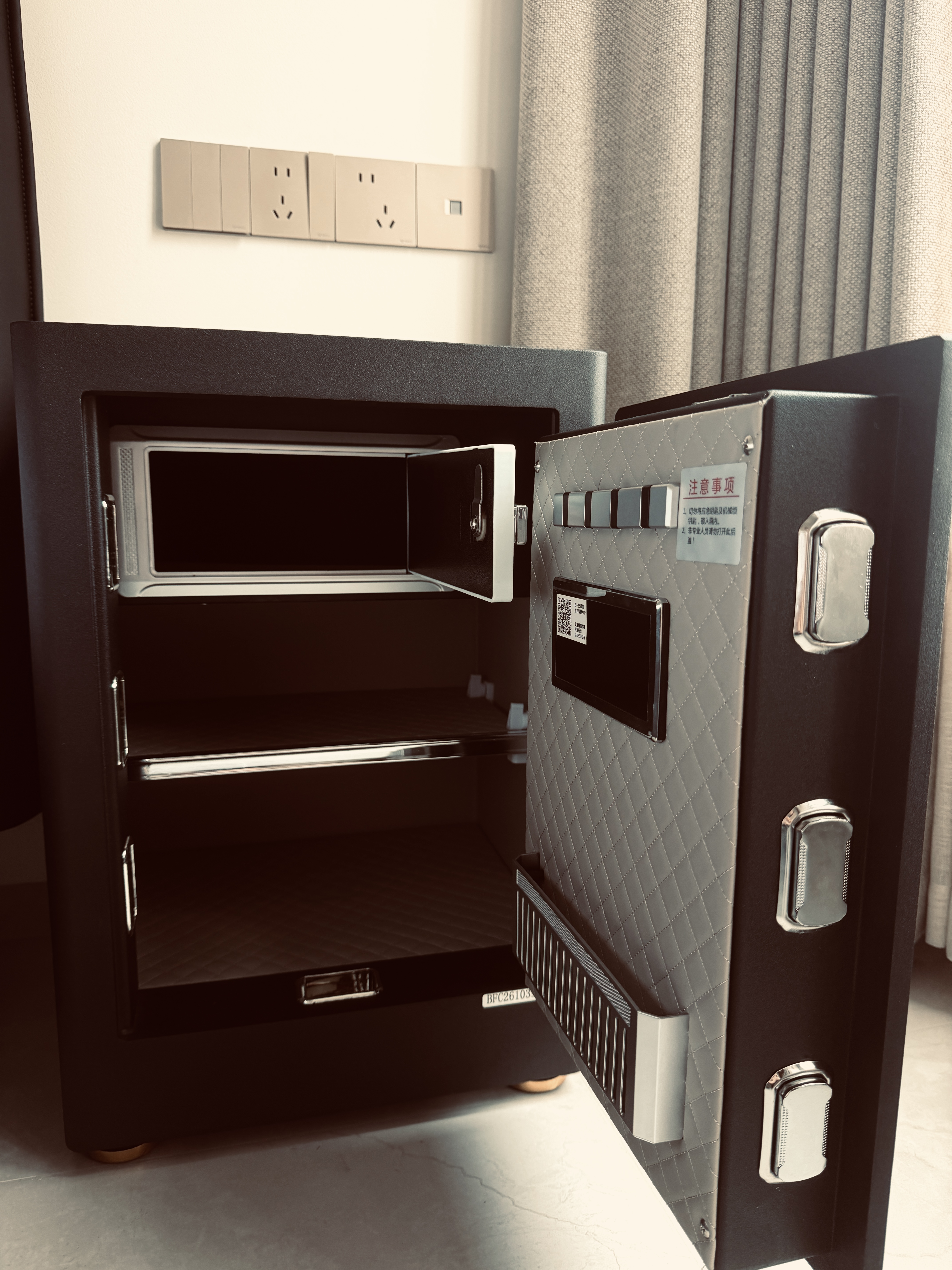 艾斐堡保险柜家用智能防盗保险箱 WIFI密码指纹锁保险柜大型防搬走办公文件柜财务柜夹万线下专柜同款 55cm 星夜黑AS 【家用/办公热销推荐】 智能款【指纹密码+钥匙+WiFi手机远程报警】 实拍图
