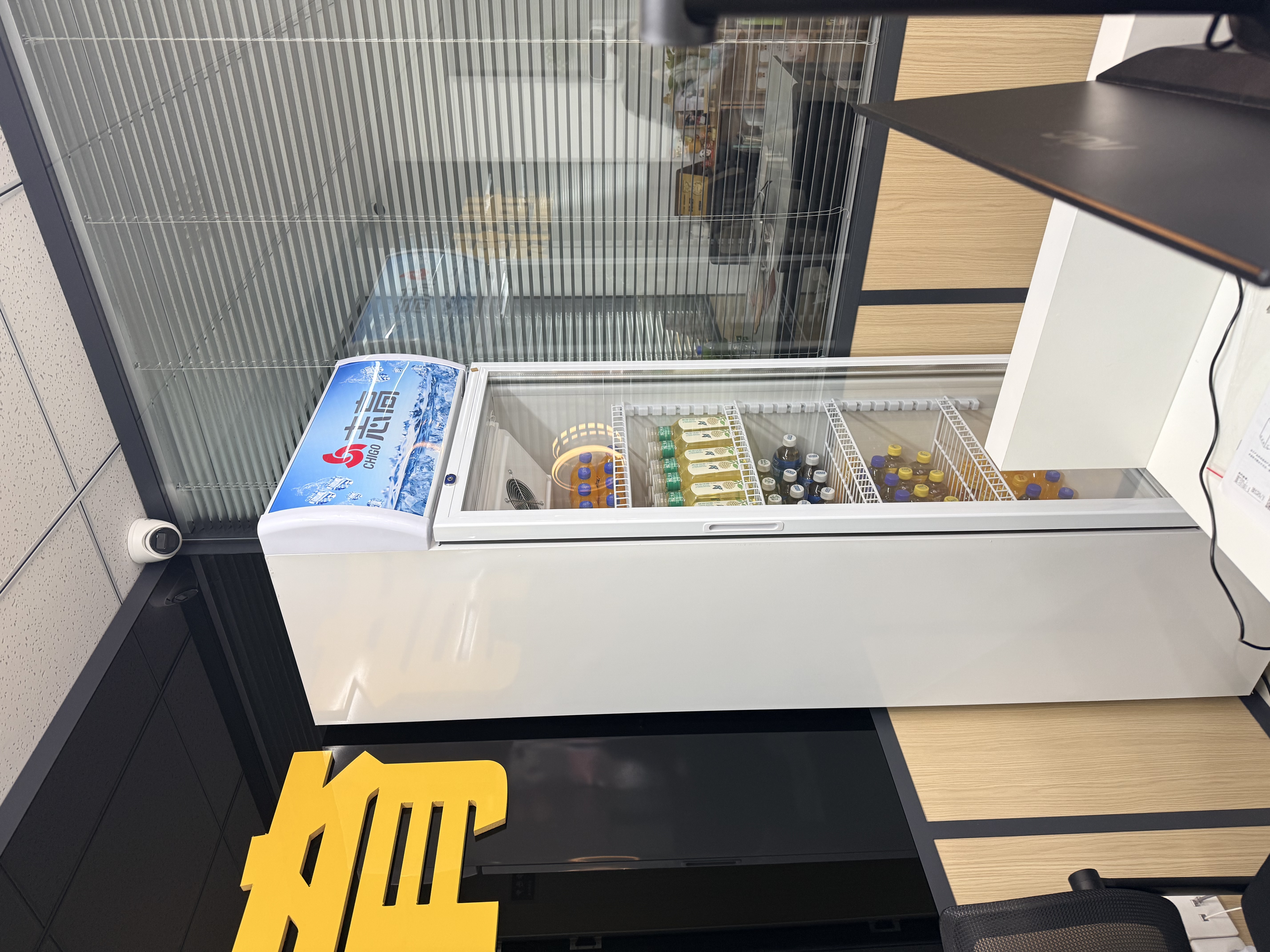 志高展示柜冷藏大容量饮料柜冰柜商用保鲜柜超市玻璃门冰箱立式啤酒柜 大单门下机【风冷减霜】蓝白 一级节能省电80% 实拍图