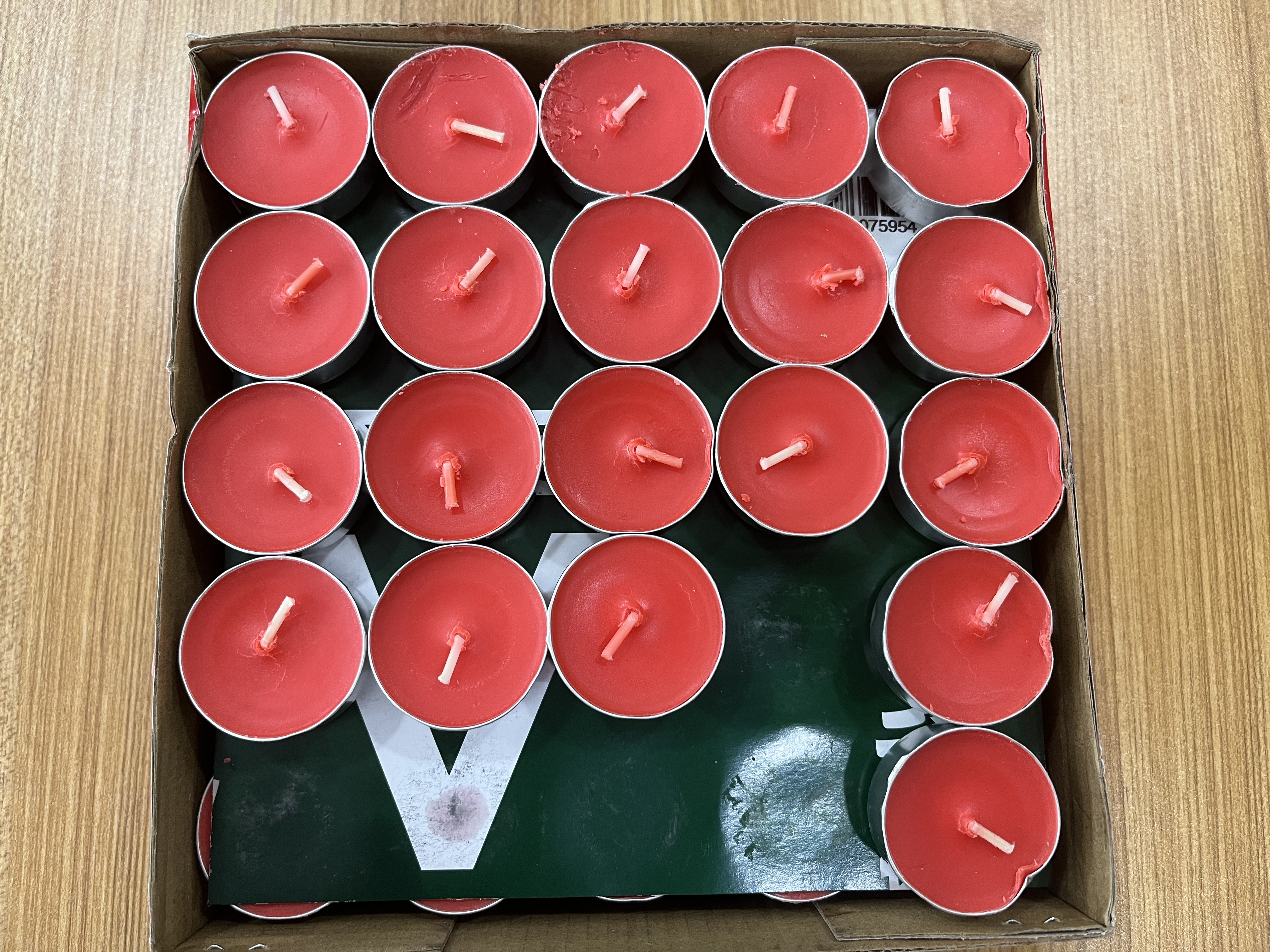 酥油灯蜡烛供佛无烟供灯 环保家用佛灯拜神佛教用品圆形红小蜡烛 4小时红色/盒(100粒） 实拍图