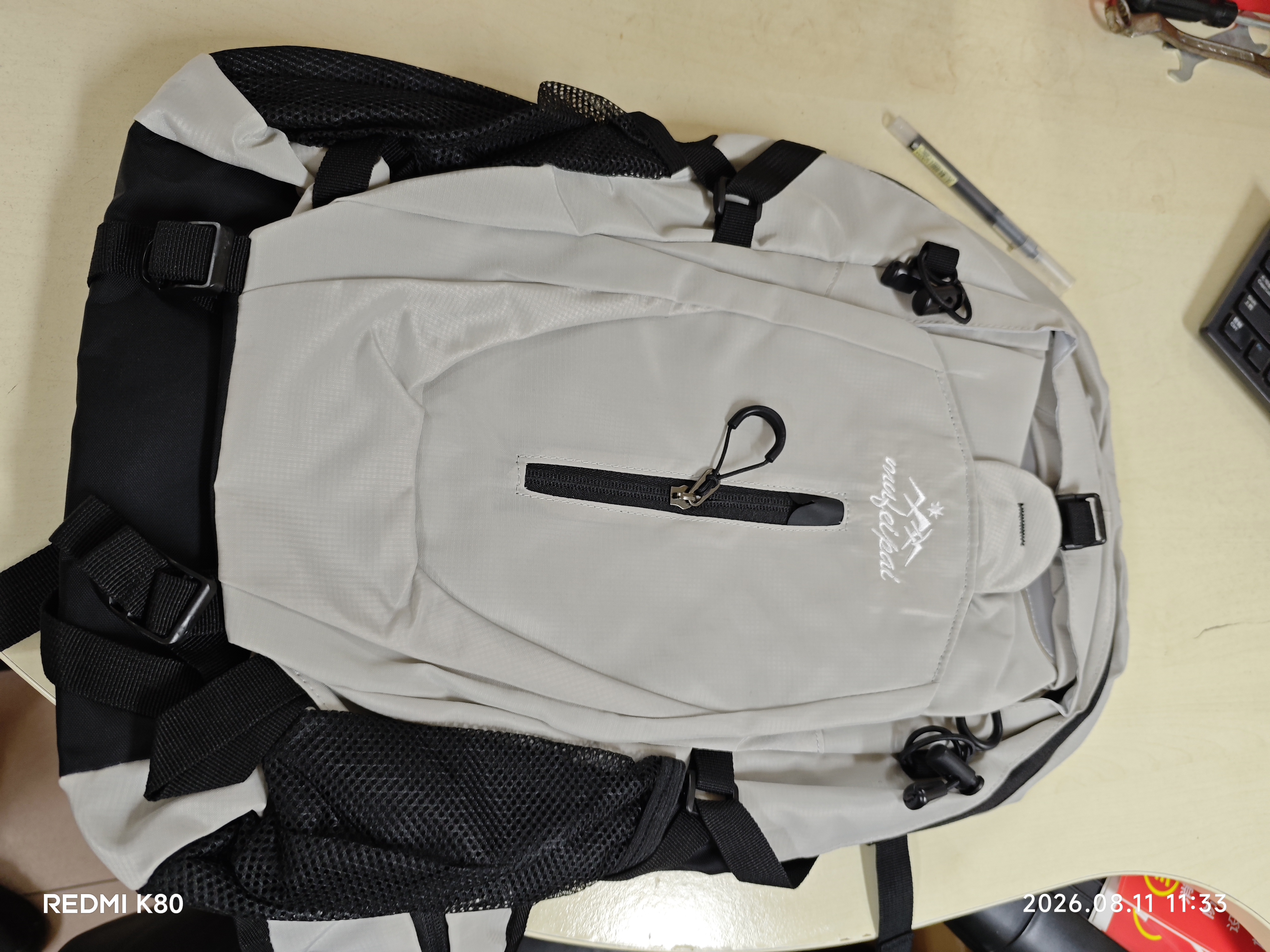 尤克达蒂（yookdd）户外轻便登山包男旅行徒步爬山装备背包女大容量旅游双肩包 登山包【浅灰色】 实拍图