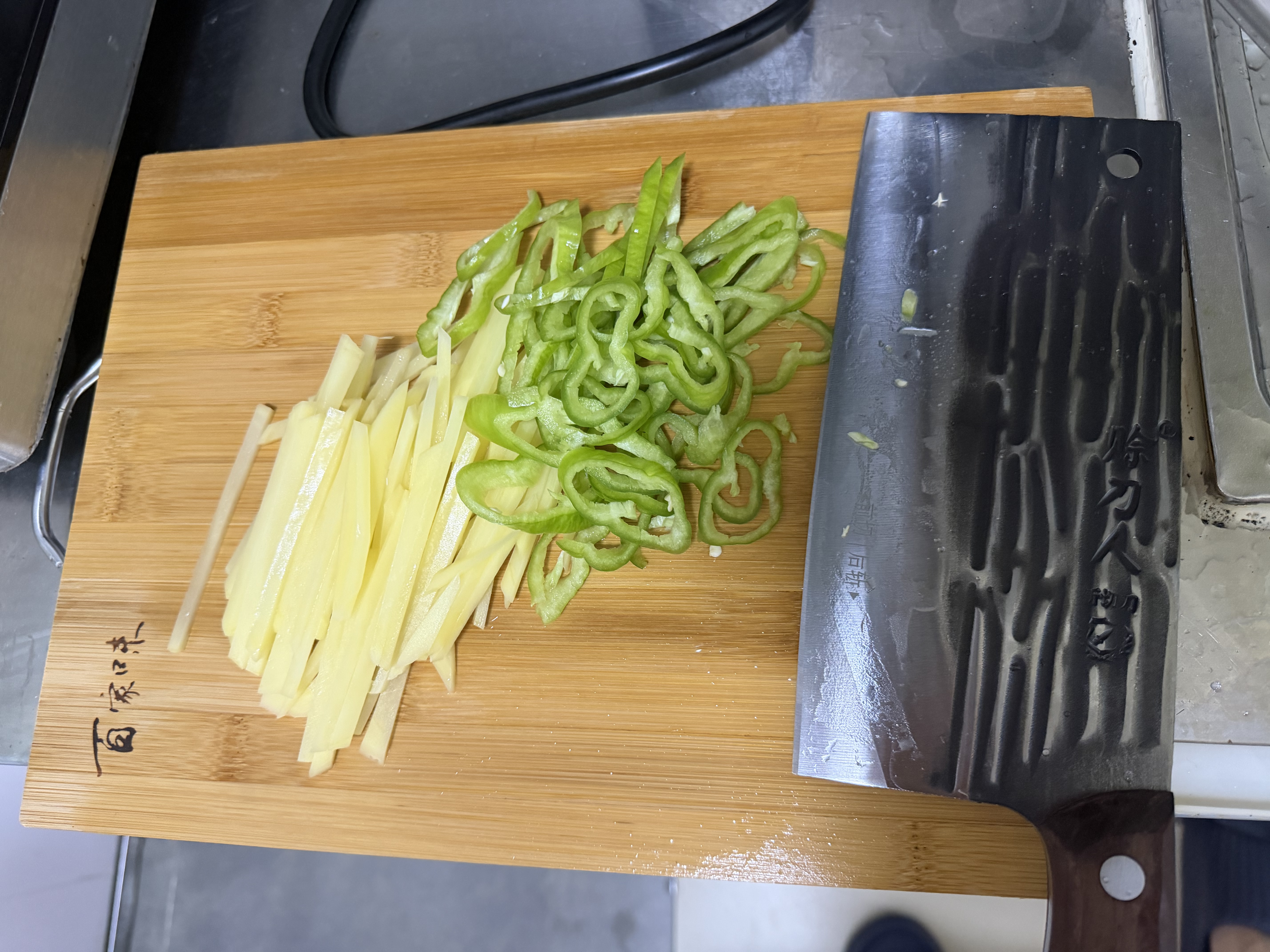赊刀人厨房刀具菜刀 不锈钢锋利家用古法锻造锻打刀厨师经典斩切两用刀 实拍图