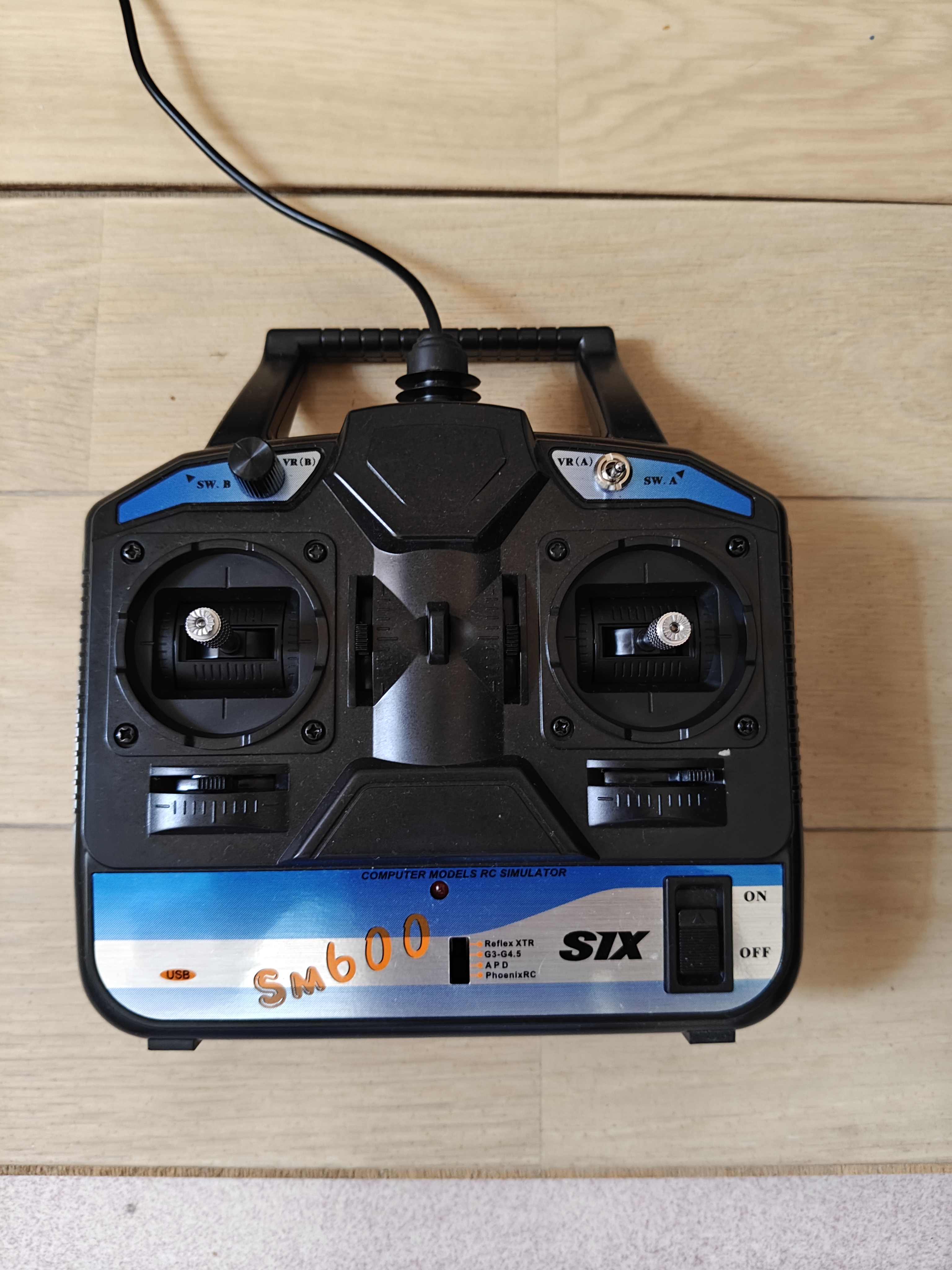 凤凰模拟器SM600穿越机无人机遥控器模拟器训练航模固定翼直升机 左手油【美国手】+USB转换TYPEC 6通SM600模拟器【支持开发票】 实拍图