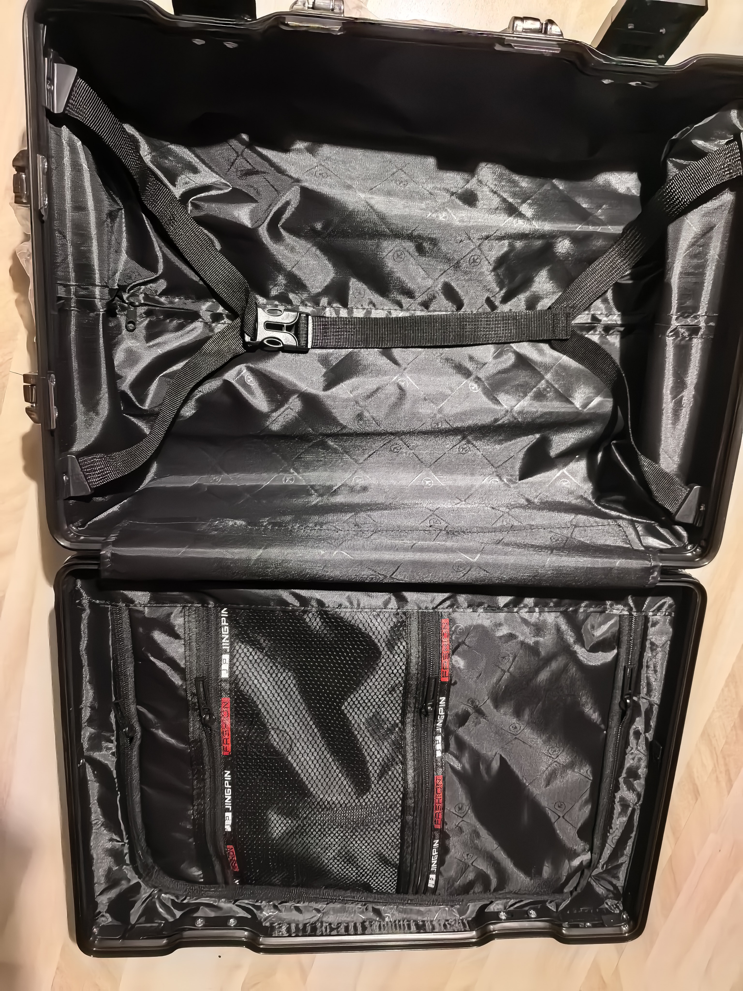 双星（doublestar）行李箱28寸大容量箱登机箱明日达大容量拉杆箱旅行箱密码箱皮箱子 银色【铝合金框、密码锁扣】 20英寸 【可登机箱】 实拍图