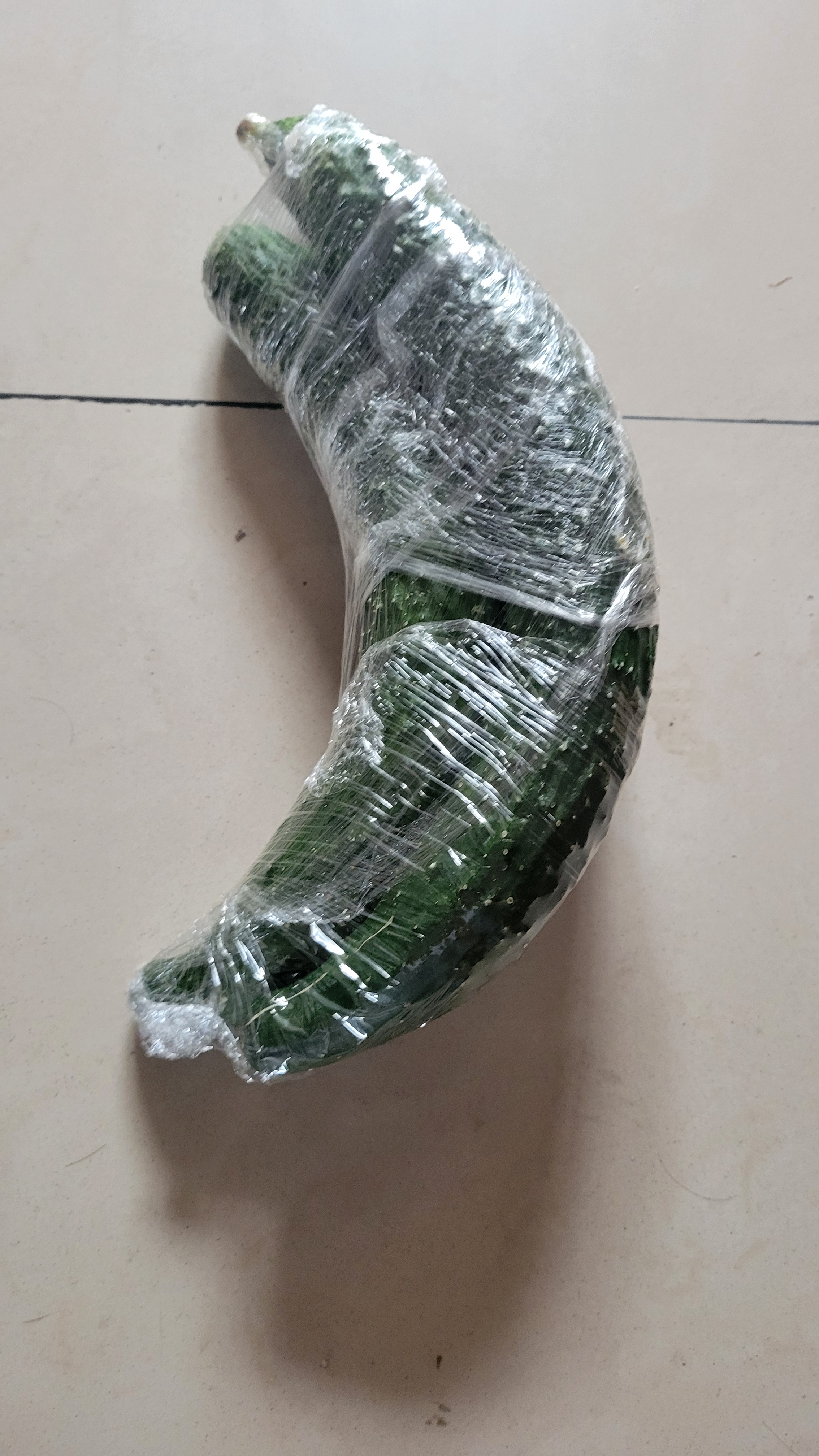 新鲜带刺黄瓜生吃清脆爽口生吃新鲜蔬菜减肥 山东现摘新鲜黄瓜带箱 4斤 （净重3.7斤） 实拍图