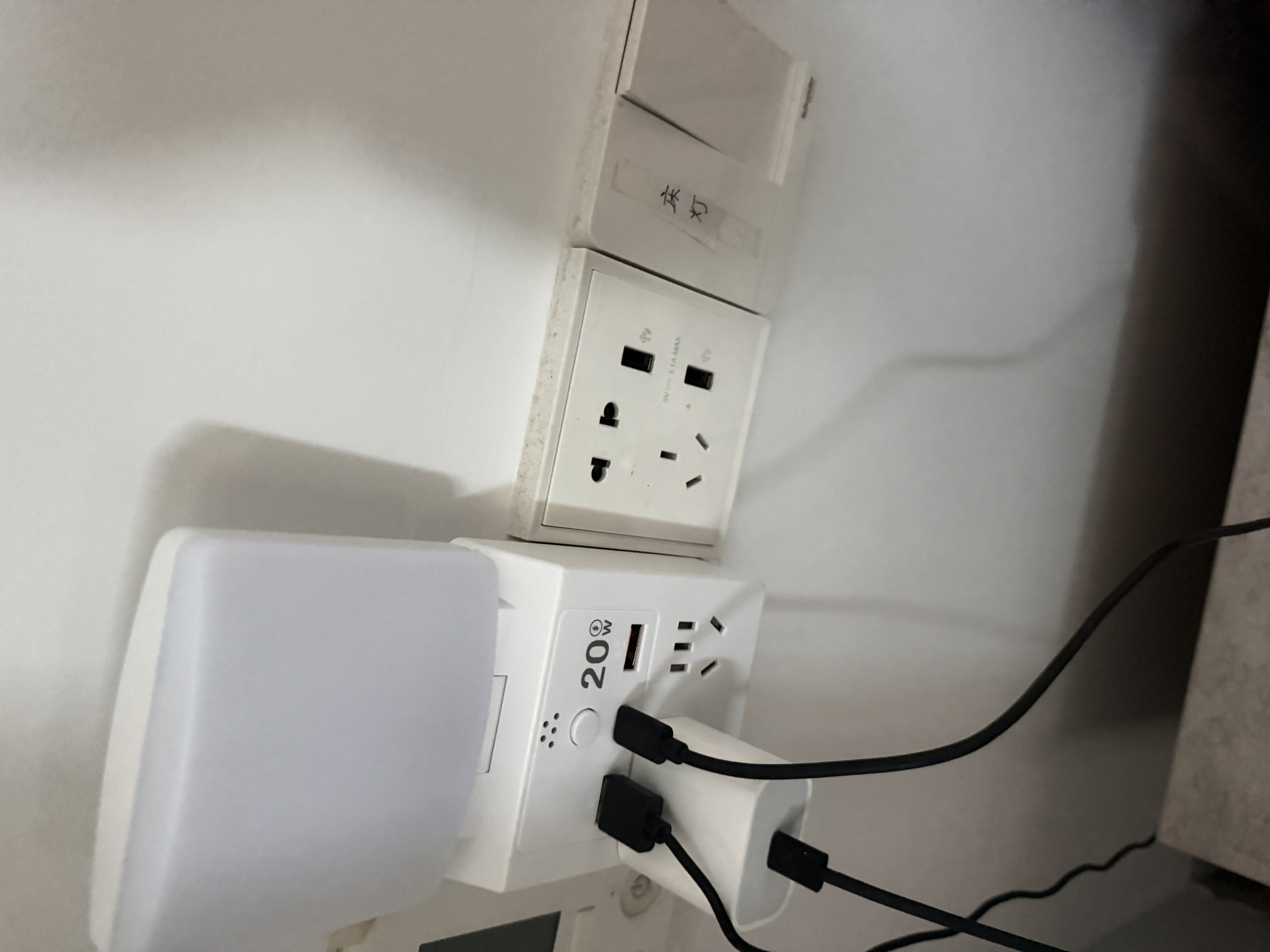 苏士赫尔摩【5W LED夜灯 + 智能双控】一体式插座2USB+Type-C20W快充转换器4位语音+摇控适用苹果华为小米等 实拍图