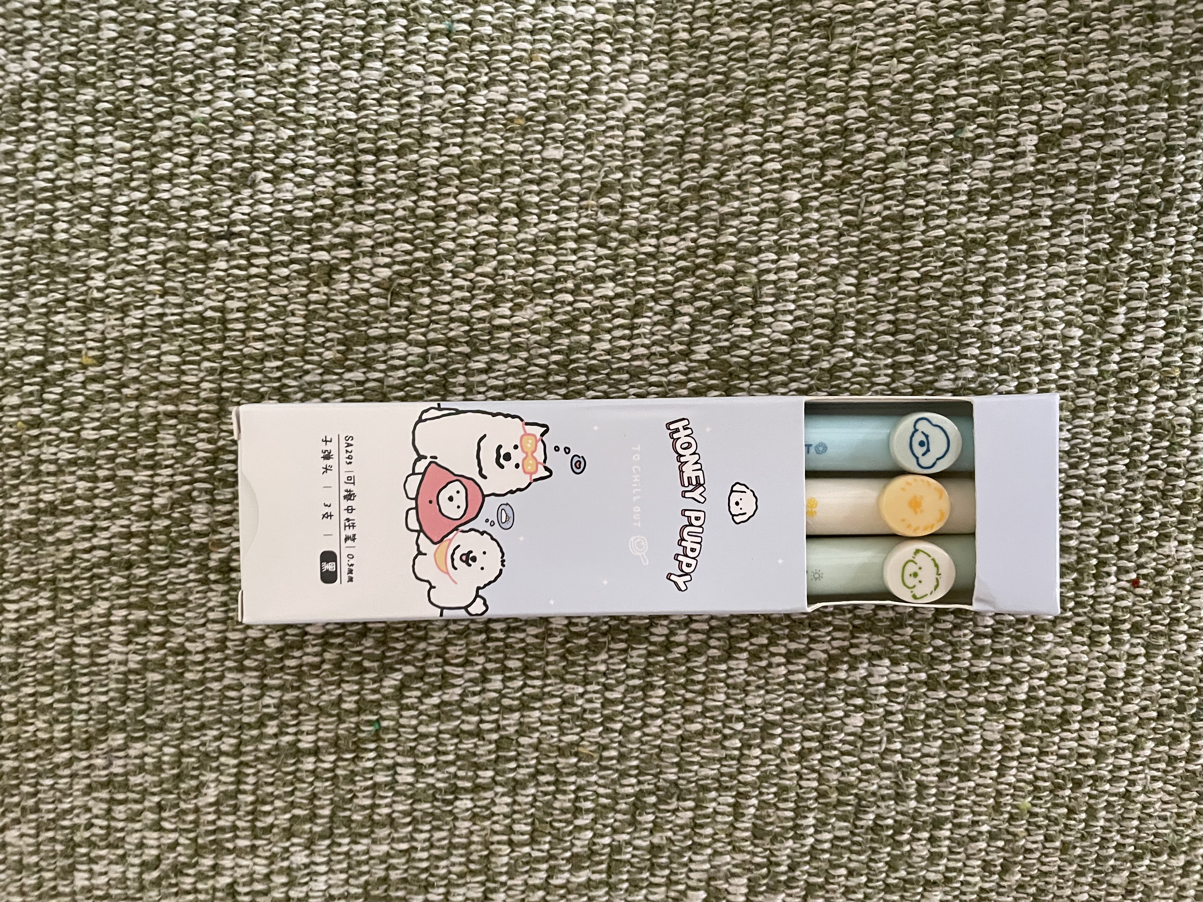 得力（deli）小学生按动可擦中性笔 0.5mm子弹头小狗日记学生文具中性笔热可擦笔 黑色3支/盒SA295 实拍图