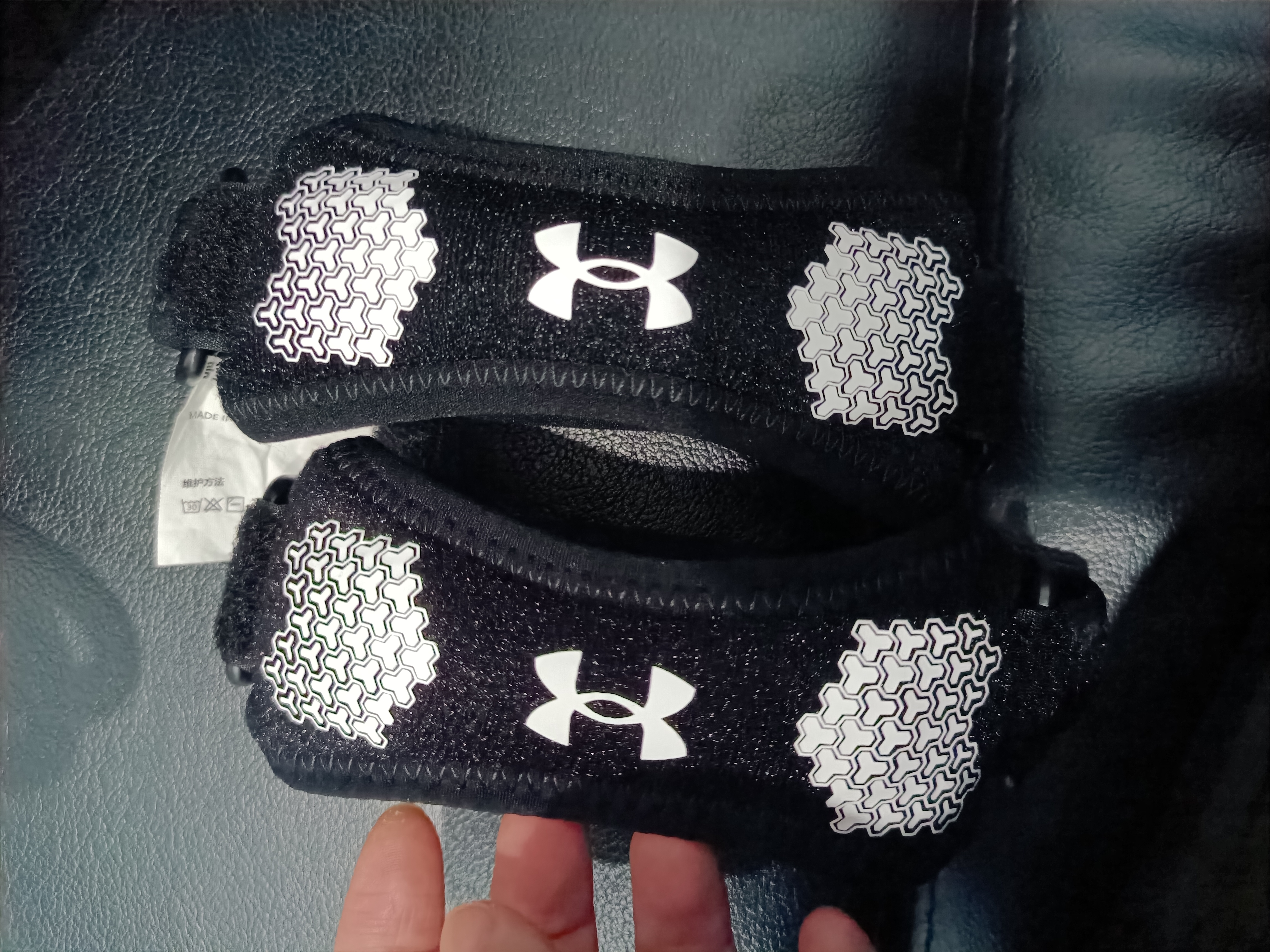 安德玛（Under Armour）髌骨带【2只】护膝运动跑步固定膝盖护具半月板跳绳篮羽毛球 实拍图