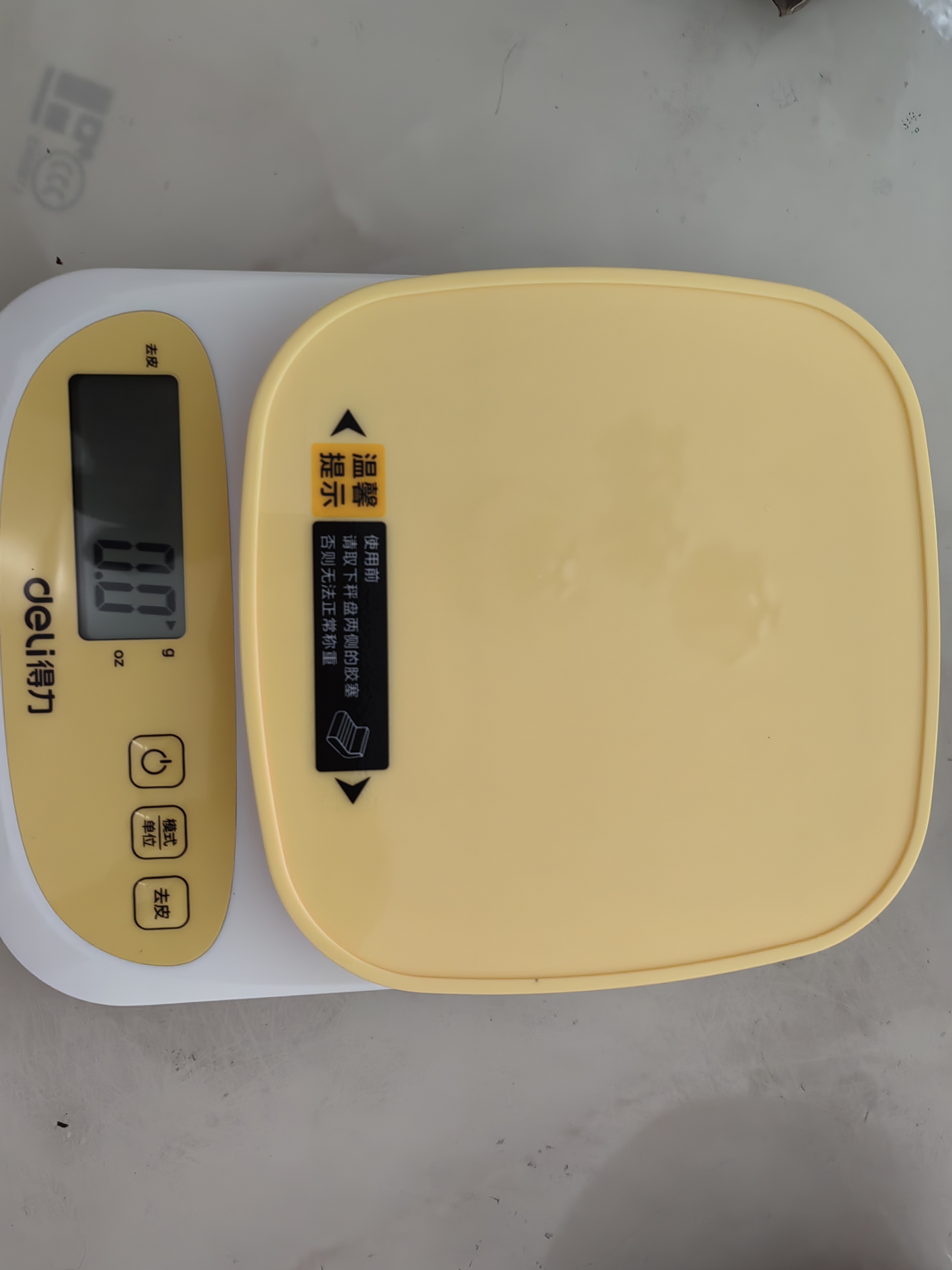 得力（deli）厨房秤克重称食物秤烘焙高精度家用0.1g/5kg 充电款树脂黄TE943 实拍图