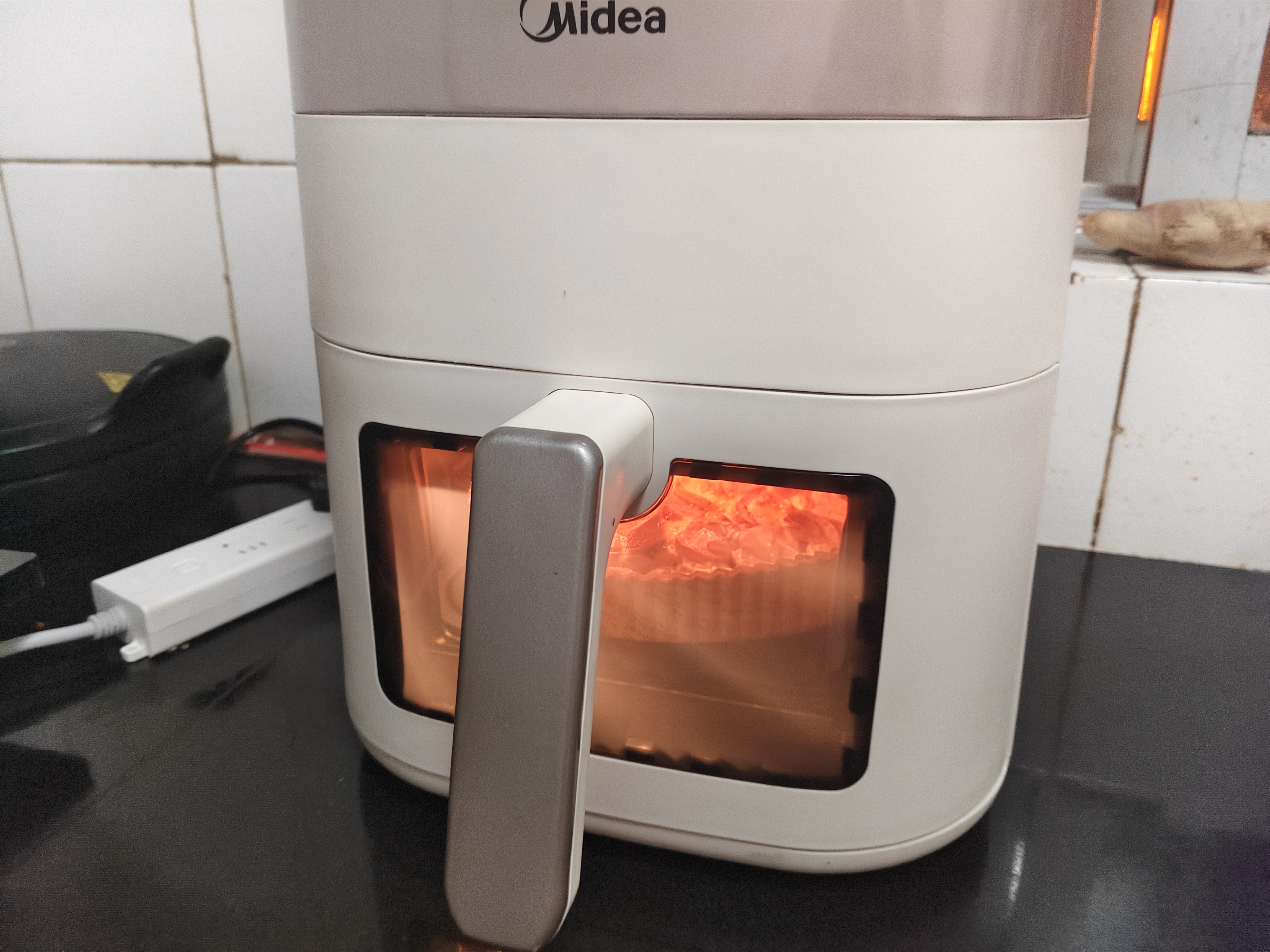 美的（Midea）空气炸锅蒸烤一体 家用烘焙多功能全自动免翻面空气炸锅可视窗口大容量6.5L空气电炸锅 KZC6517 实拍图