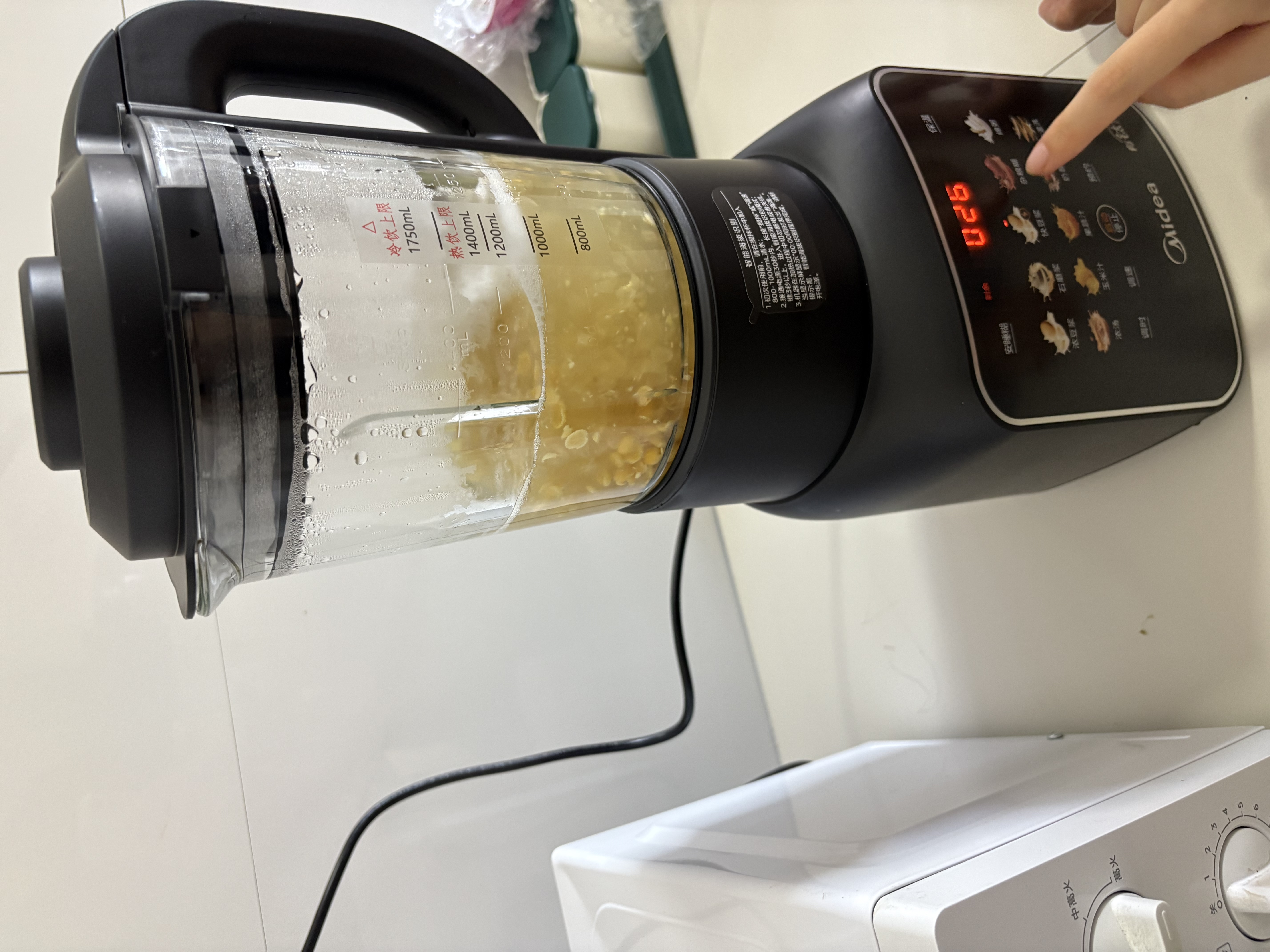 美的（Midea）新款有钛0氟破壁机全自动免煮1.75L轻音3-4人家用自清洗多功能豆浆机辅食料理榨汁机五谷杂粮F60 实拍图