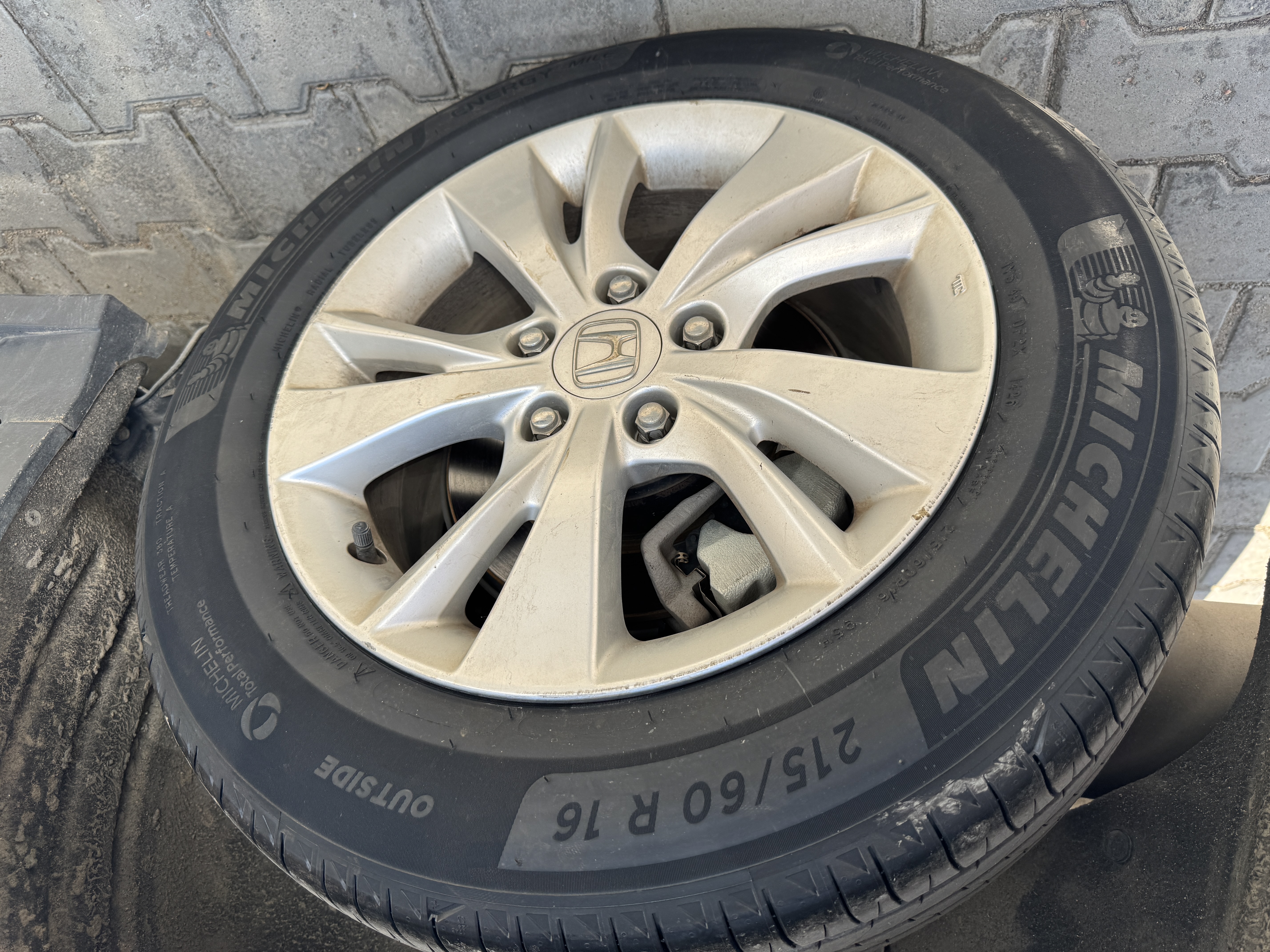 米其林（MICHELIN）【爆款清仓】汽车轮胎 215/60R16 95H 耐越 适配天籁/帕萨特/XRV 实拍图