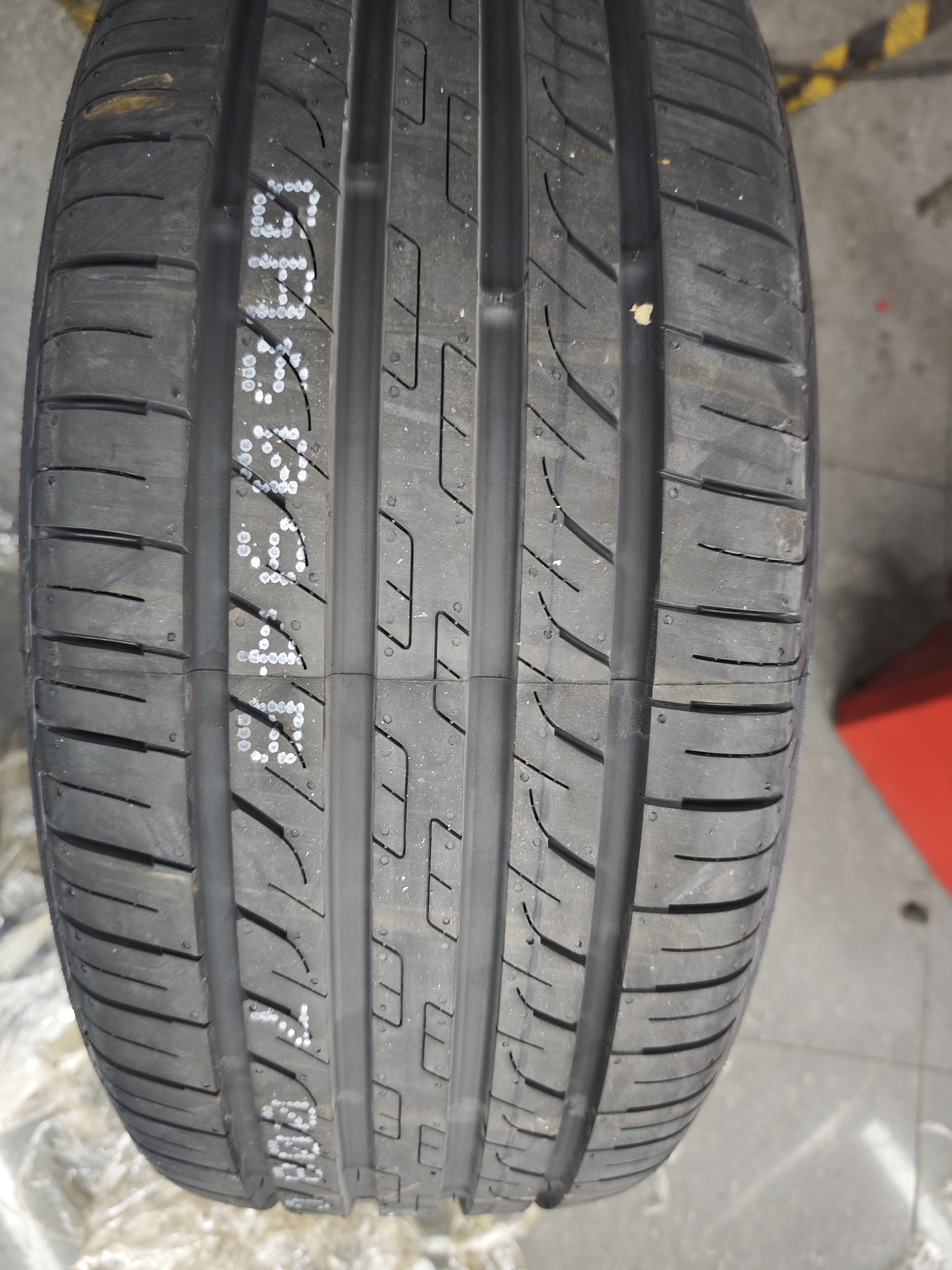 韩泰（Hankook）汽车轮胎 225/65R17 102H RA33 原配CX4 适配哈佛H6/哈佛M6 实拍图