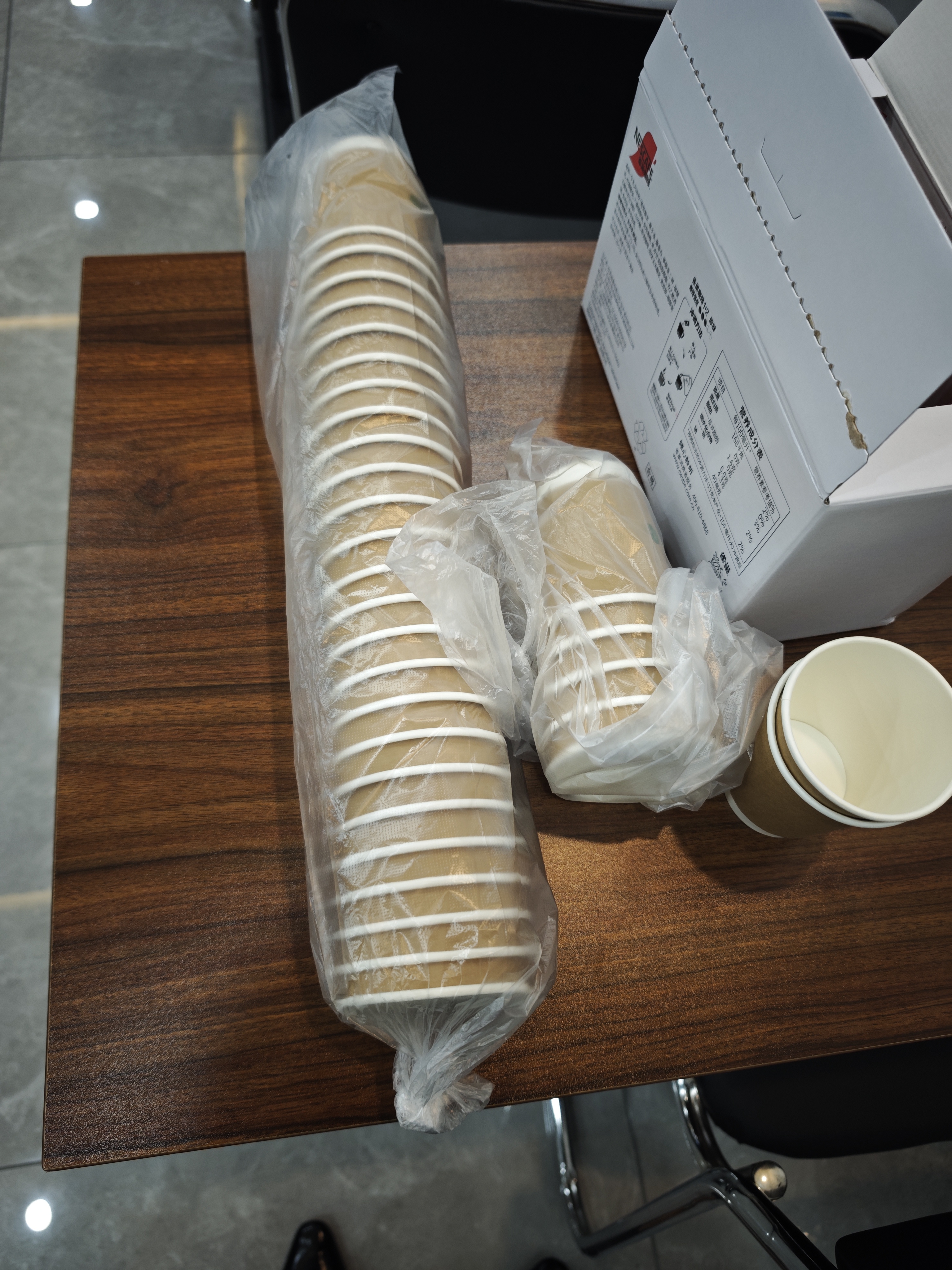 得力（deli）【全网低价】280ml双层牛皮纸办公纸杯加厚防烫挺阔杯身500只装 实拍图