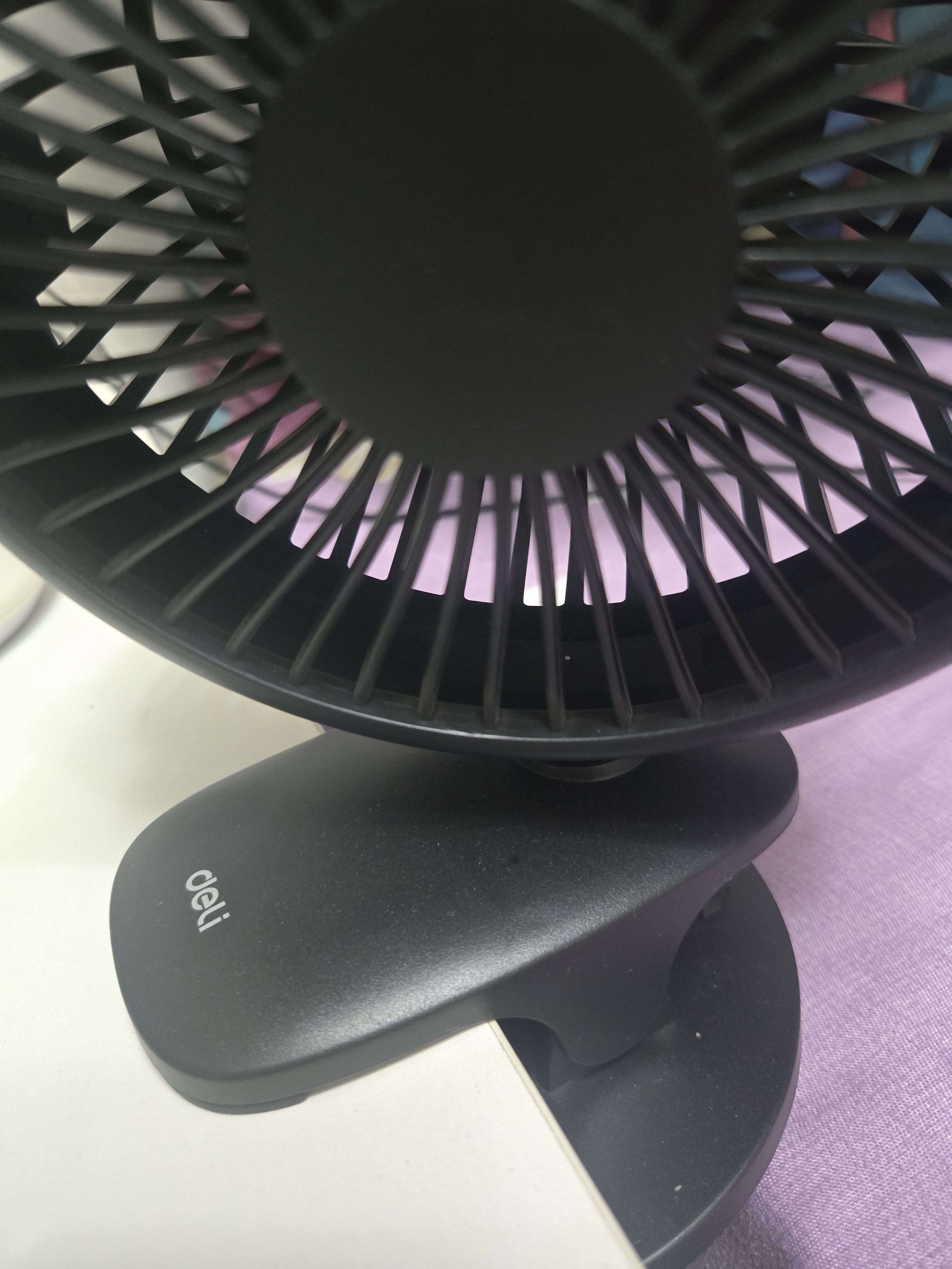 得力【充插两用-超长续航】桌面usb风扇小型电风扇学生宿舍办公室工位寝室床头轻音小风扇-LK220A黑 实拍图