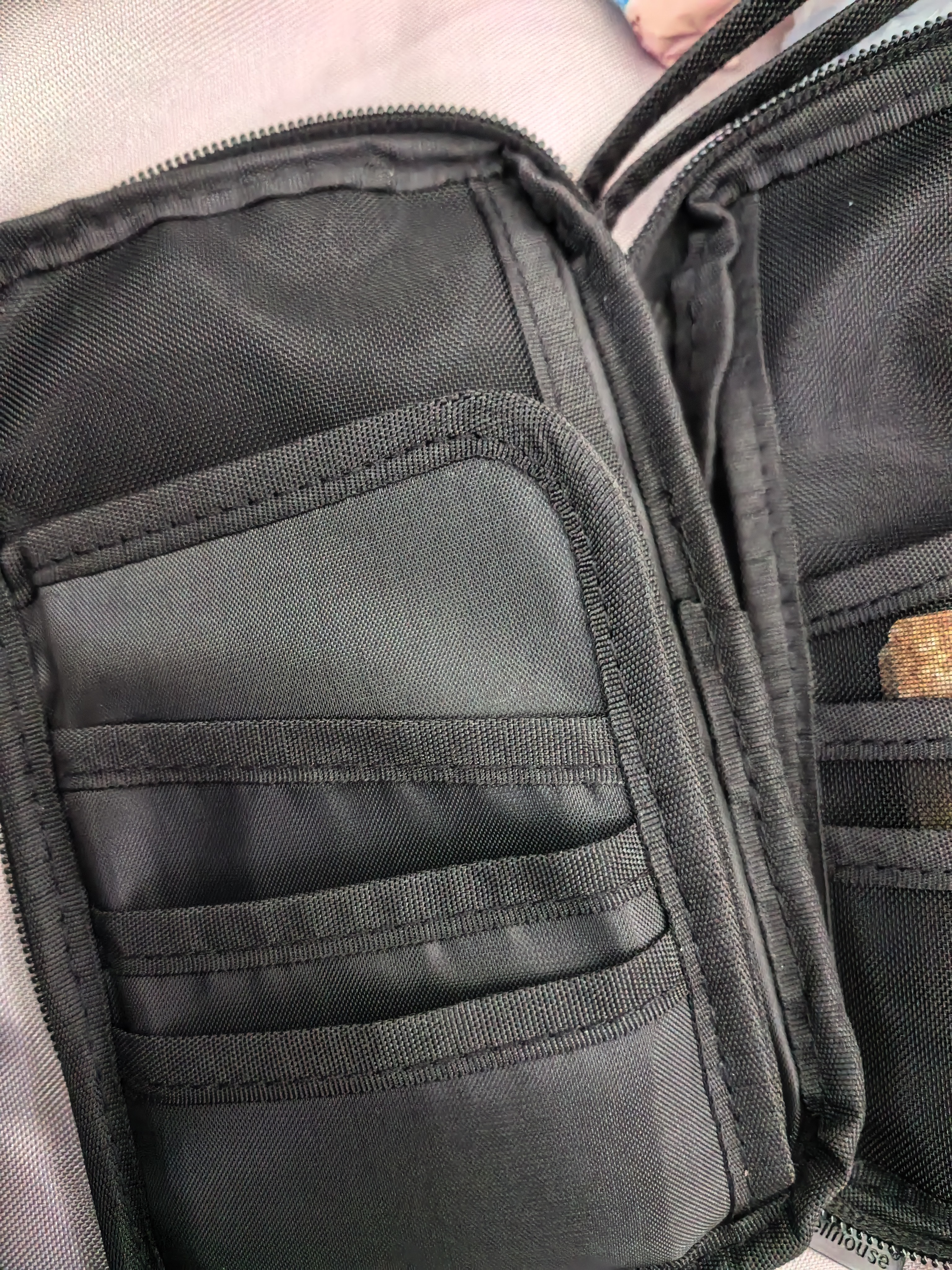 WELLHOUSE护照包 男女出国旅行多功能卡包手拿包防泼水证件收纳包 M款 黑色 实拍图