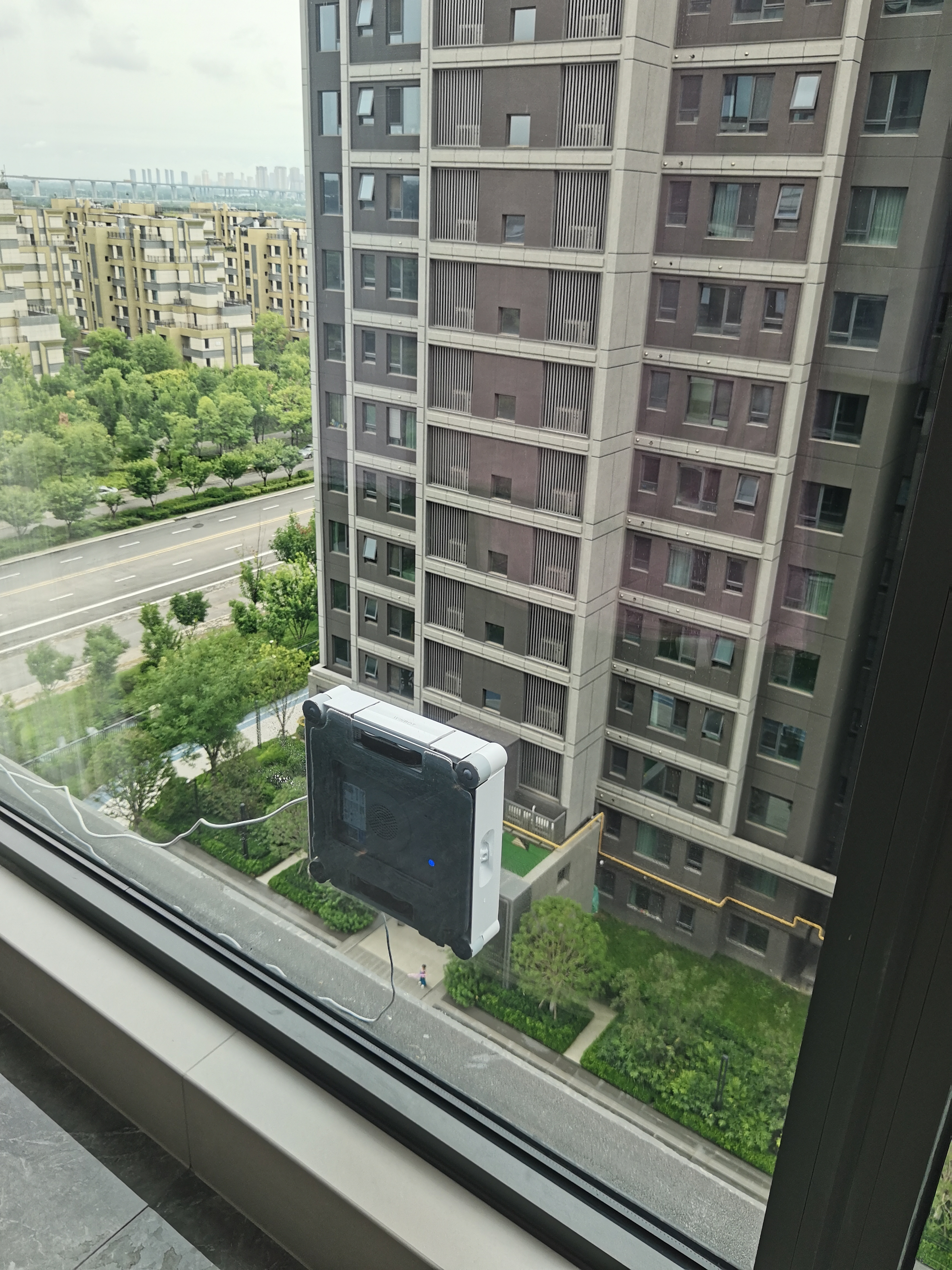 科沃斯窗宝擦窗机器人W2S PLUS自动擦玻璃喷水湿擦家用擦窗高层户外擦窗户神器 实拍图