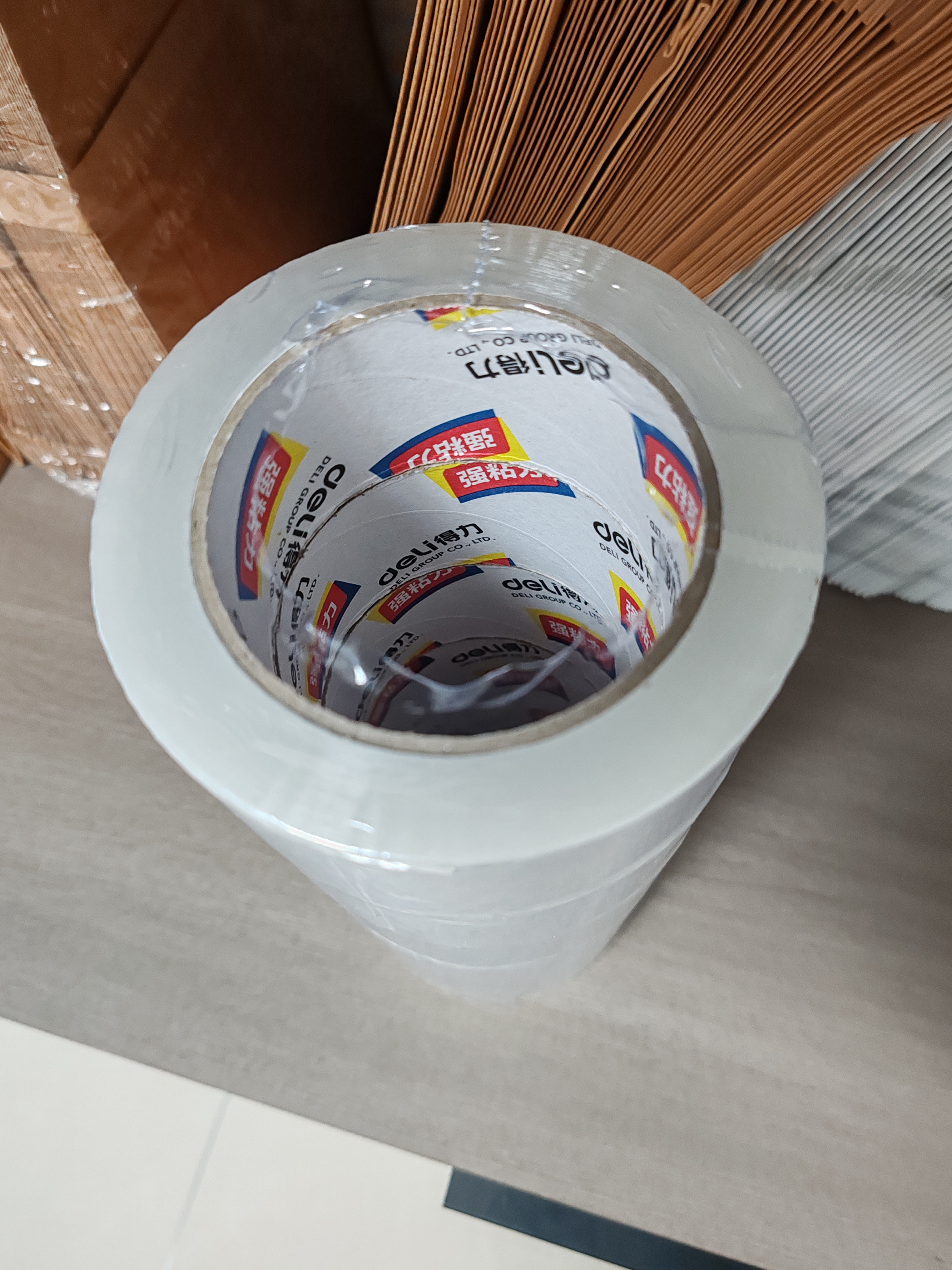 得力（deli）透明胶带封箱打包带高品质胶布封口胶纸办公用品批发 48mm*100y*6卷（单卷91.4米) JD176 实拍图