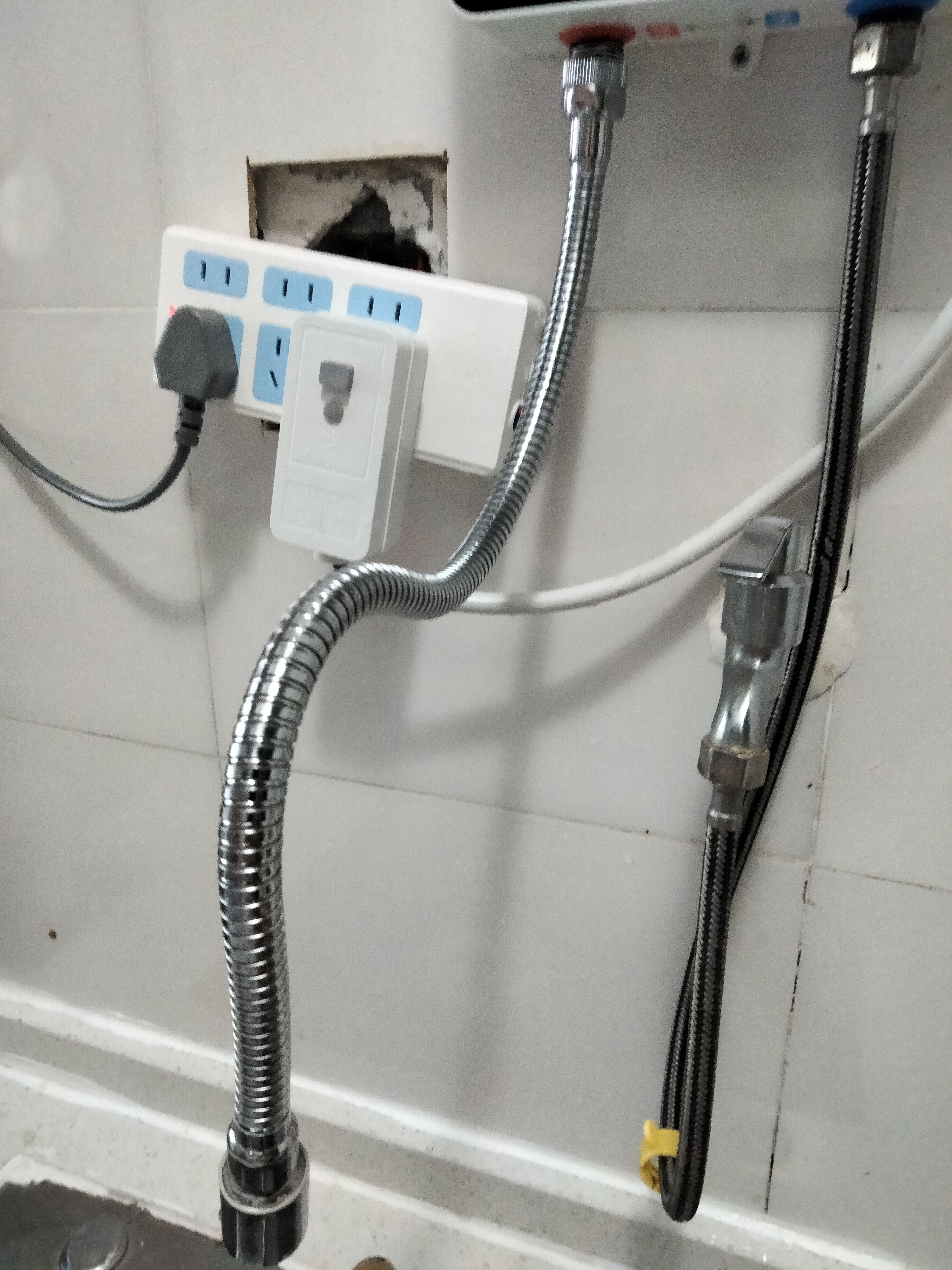 HEWE水龙头延伸器延长管万向旋转防溅头弯曲定型龙头通用加长水管软管 亮银【两档防溅丨持久定型】52CM 加厚不锈钢丨万向旋转 实拍图