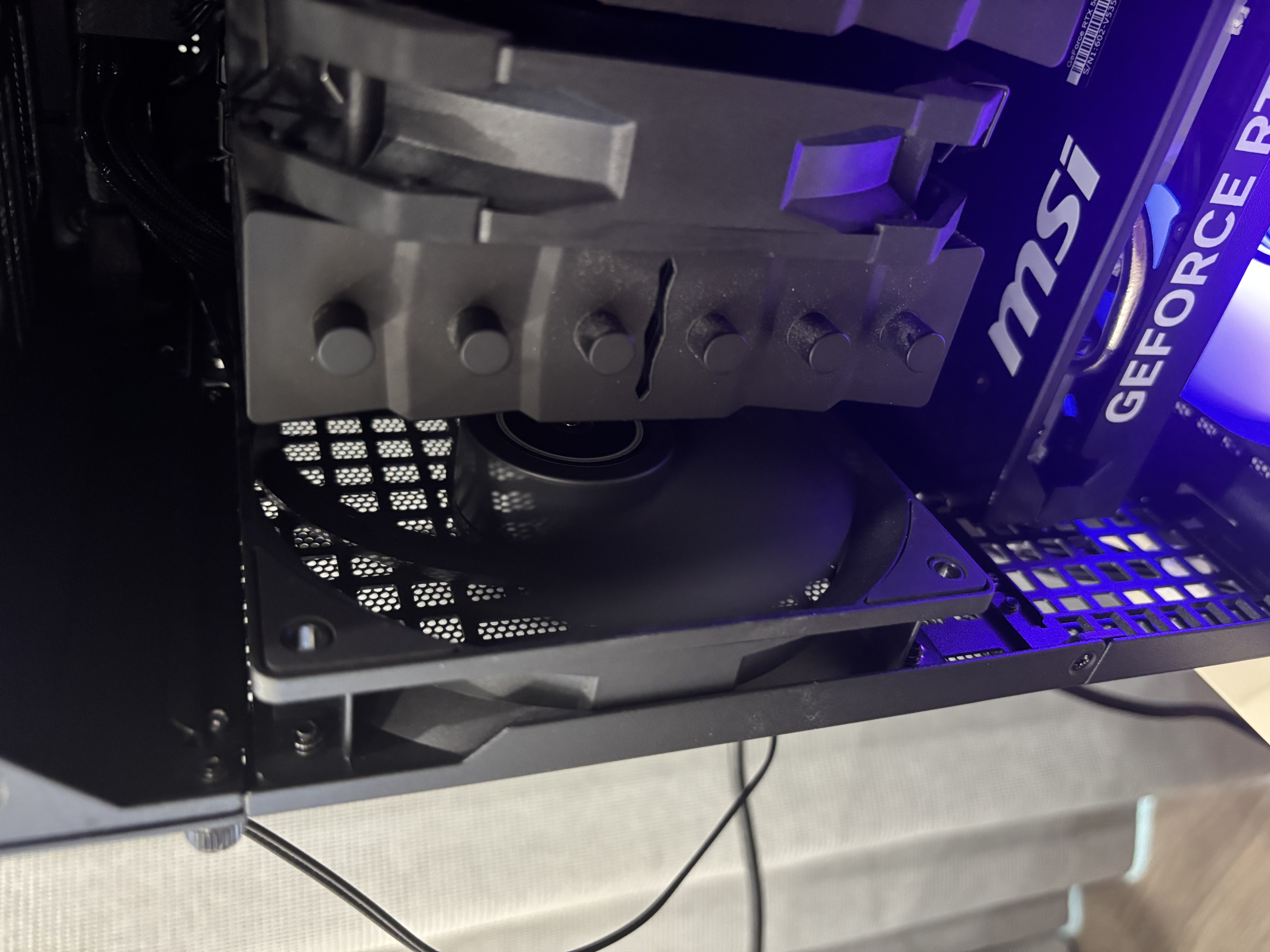 利民（thermalright）TL-G12B 黑色12cm机箱风扇 液压 轴承 4PIN PWM 风扇 串接PWM接头 1500调速风扇 实拍图