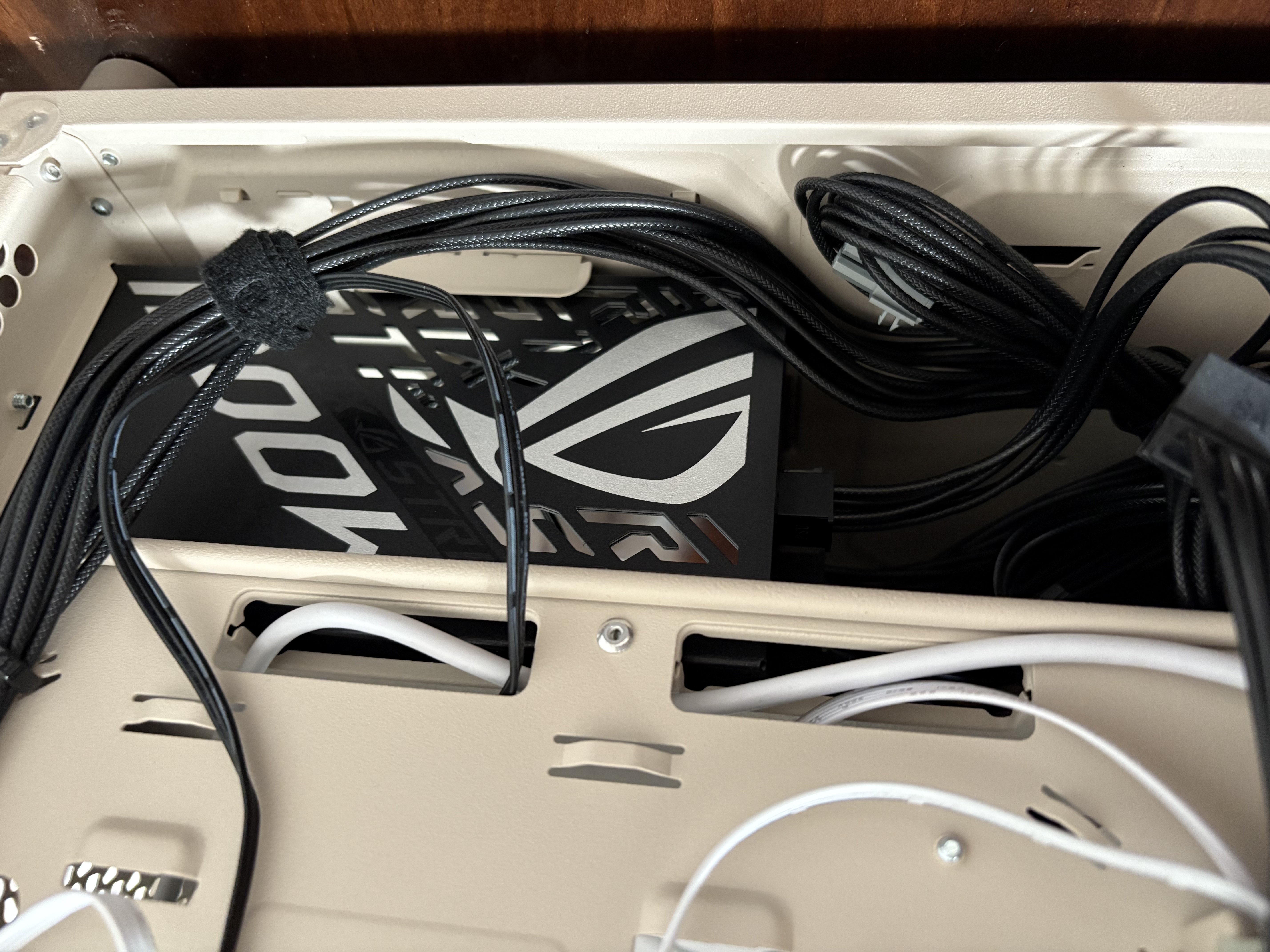华硕ROG 白金雷鹰1200W 氮化镓电源 ATX3/显卡优先稳压/全日系电容/氮化镓/EQUALIZER 实拍图