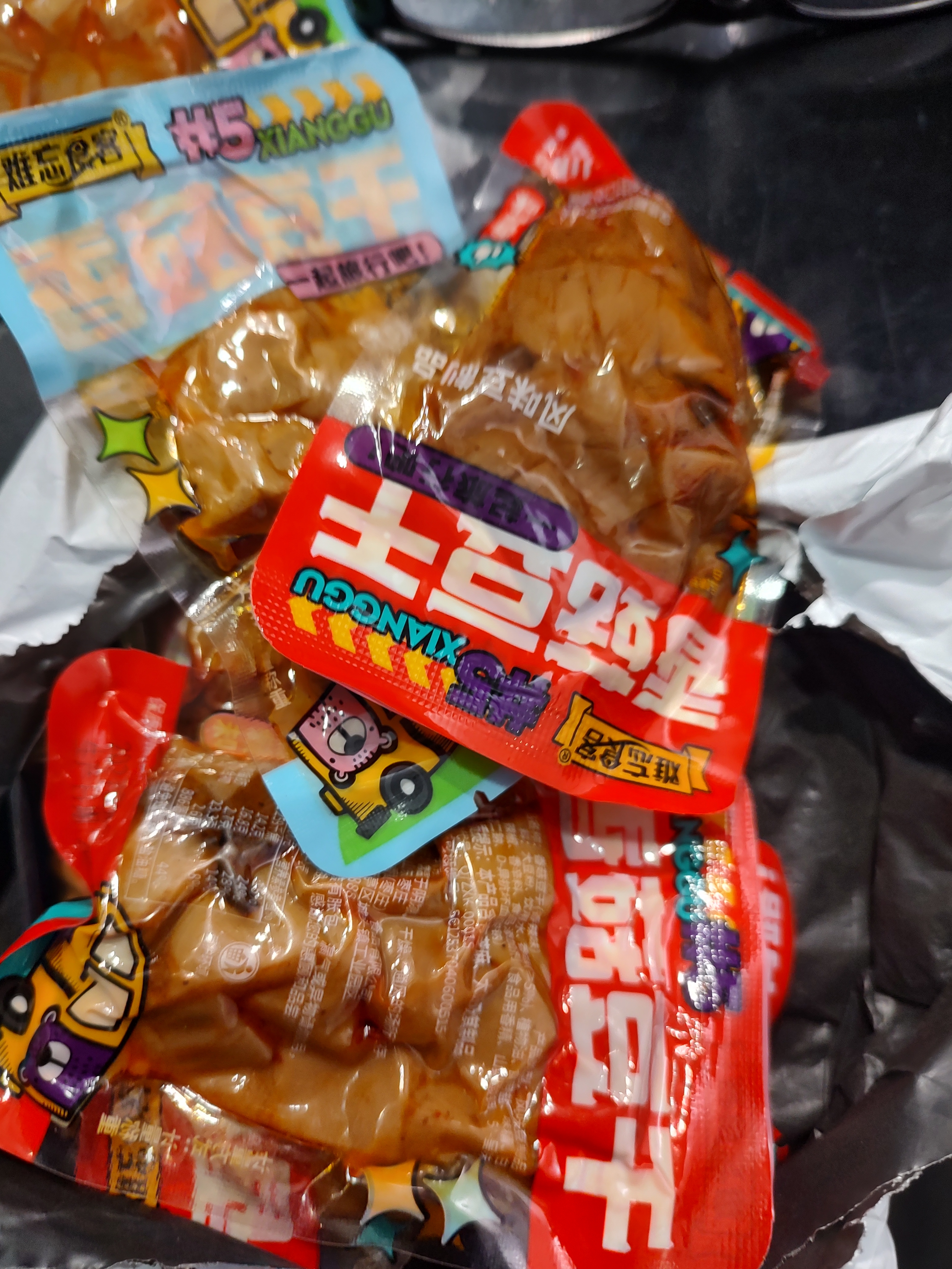 香菇豆干零食香辣五香牛肉味卤味豆腐干休闲小零食即食小包装 香菇豆干250g 实拍图